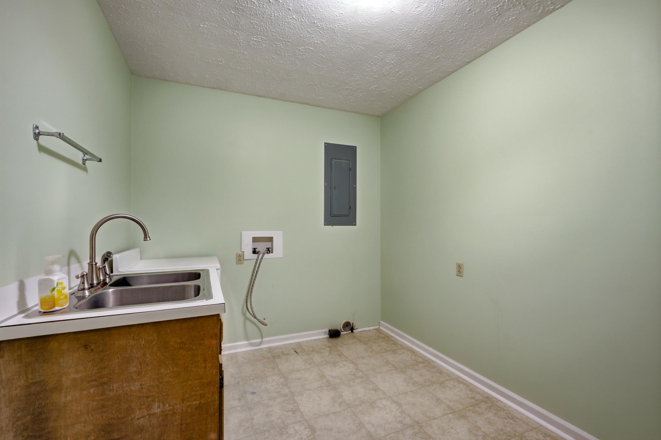1007 Academy Dr. Property Photo 23