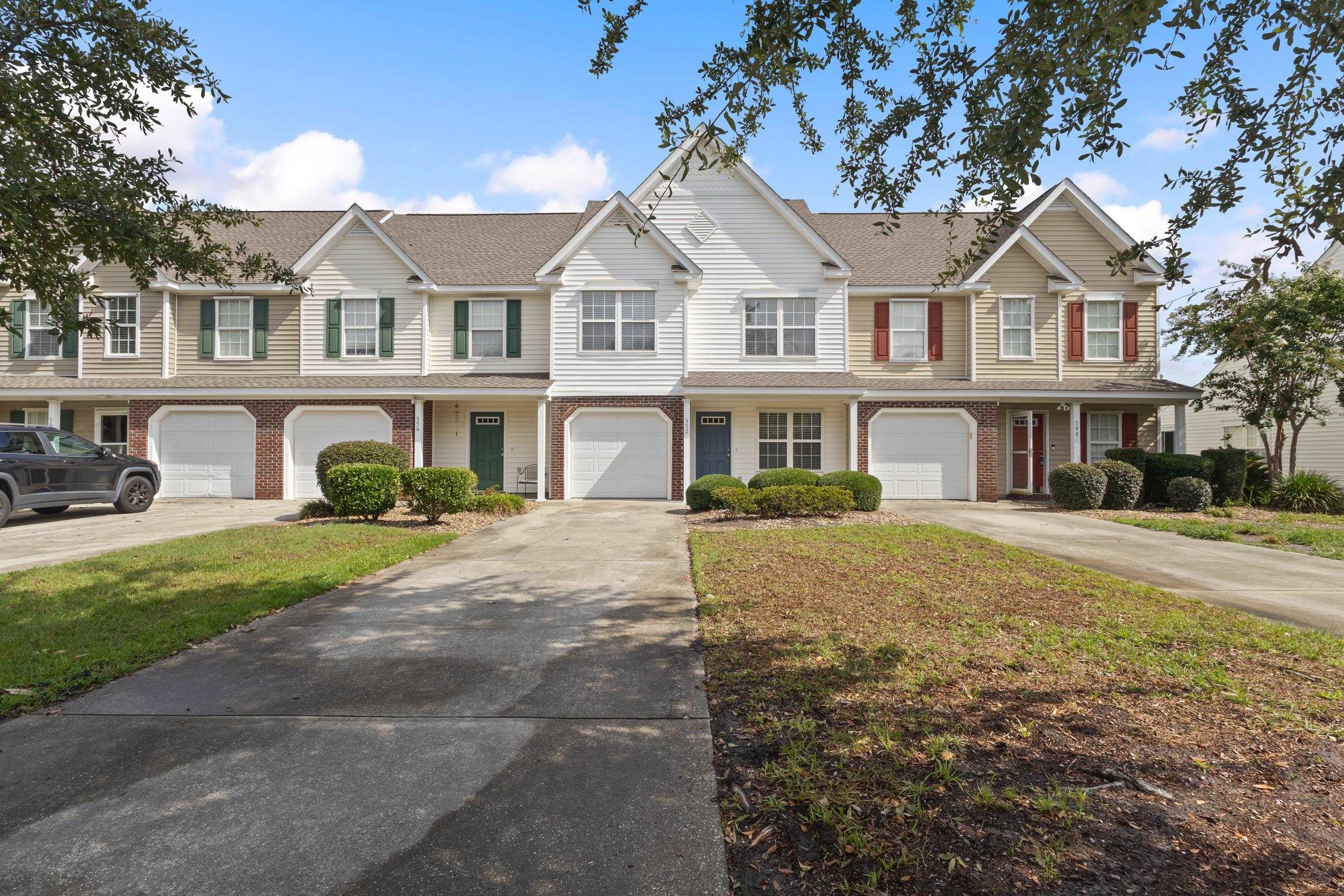 552 Uniola Dr. Property Photo 1