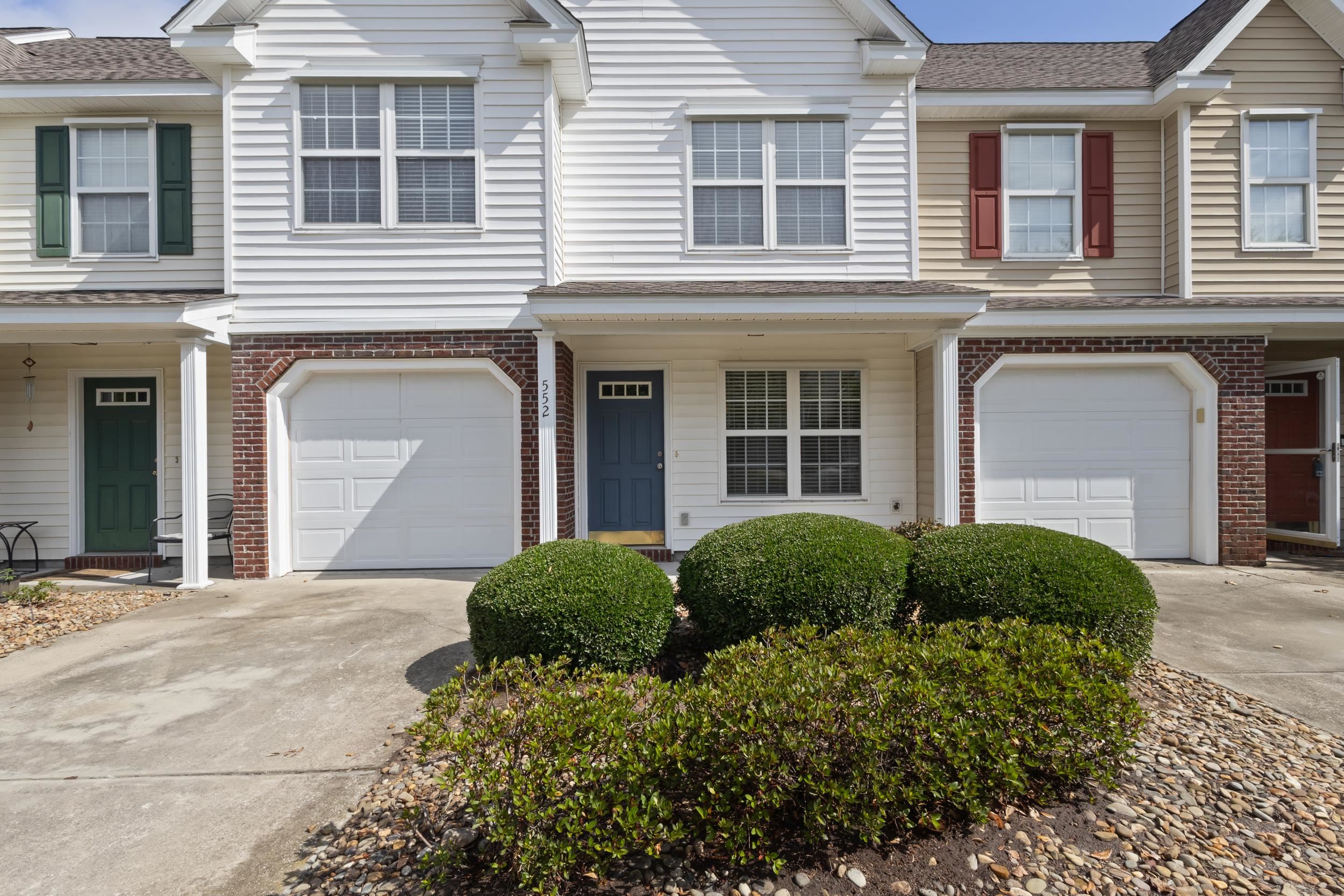 552 Uniola Dr. Property Photo 2