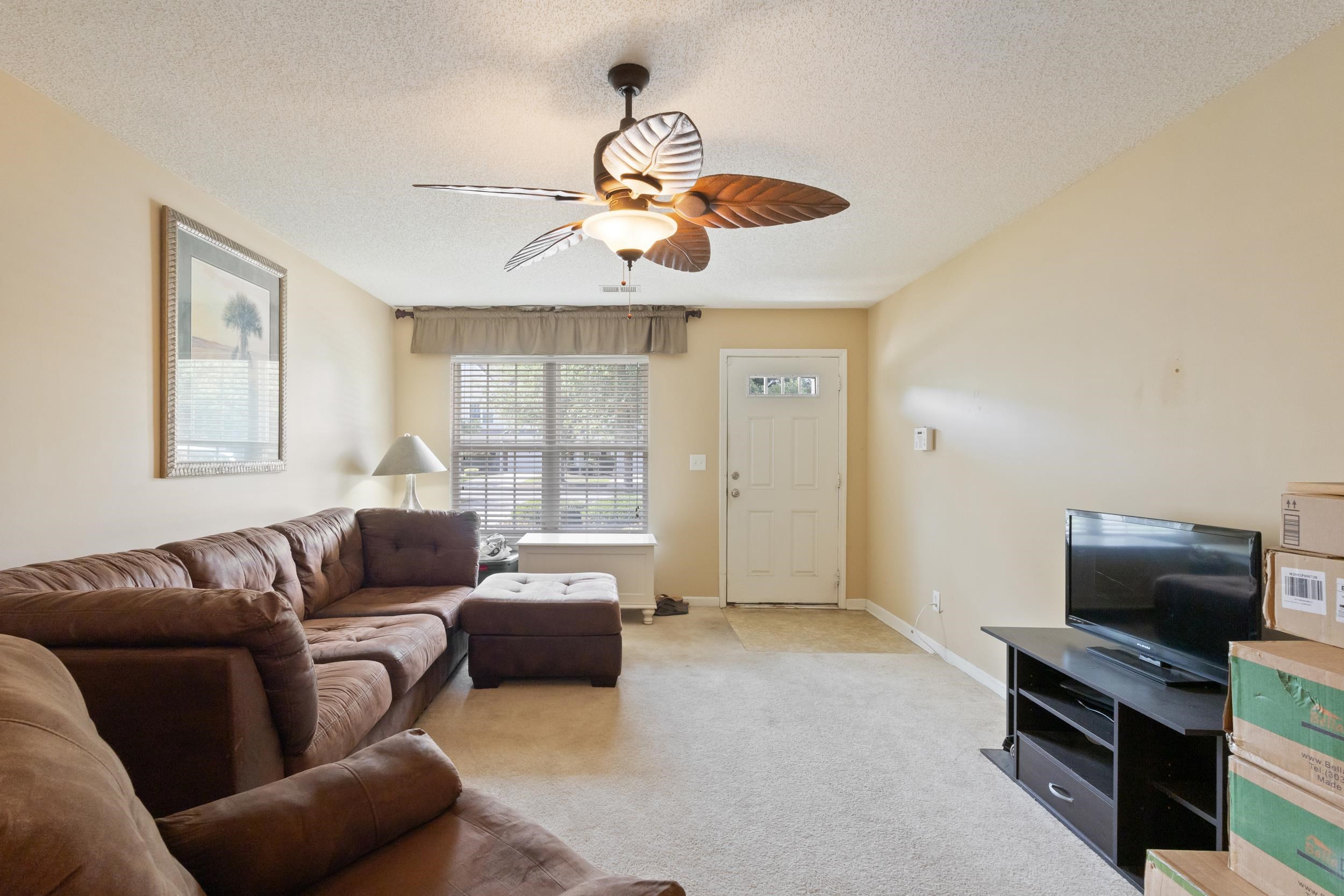 552 Uniola Dr. Property Photo 10