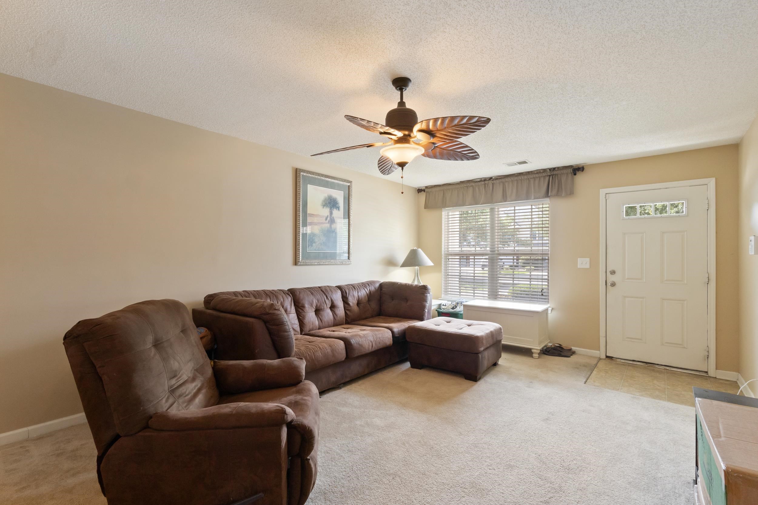552 Uniola Dr. Property Photo 11