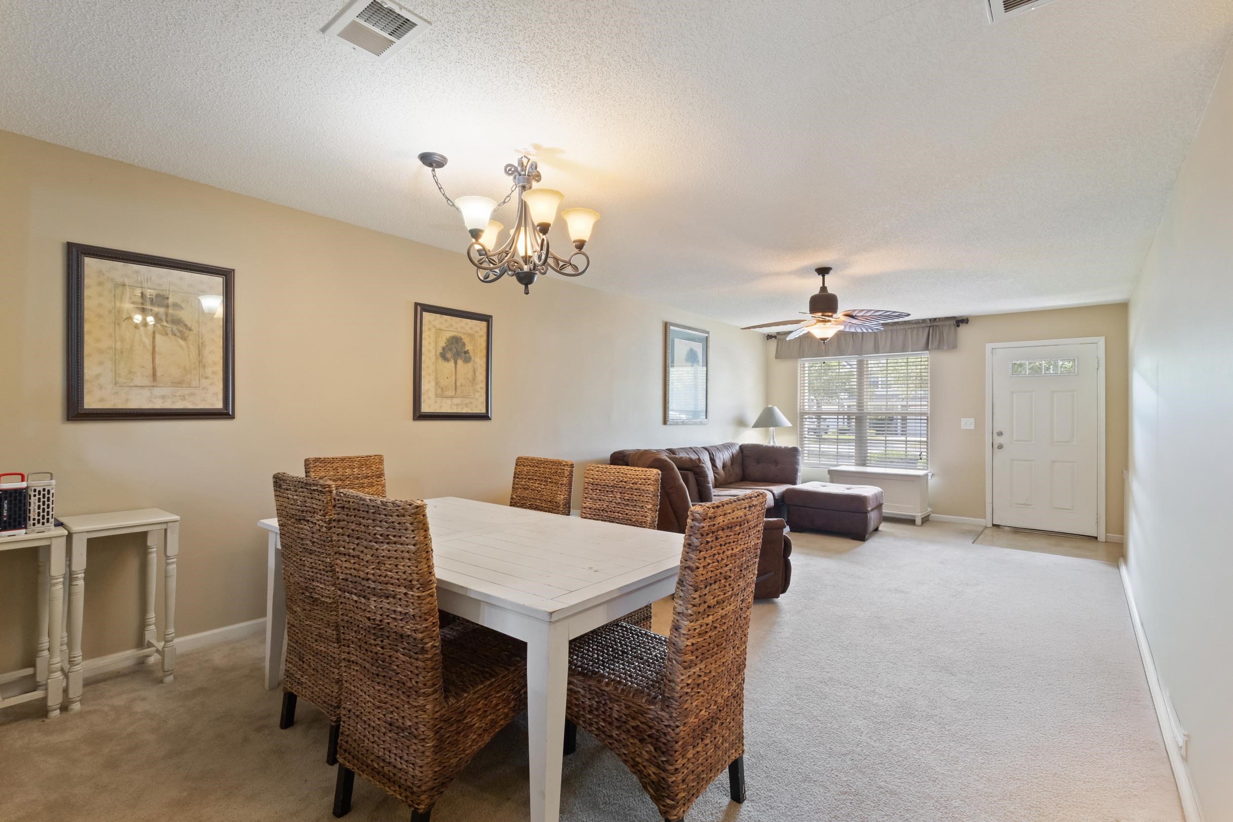 552 Uniola Dr. Property Photo 14