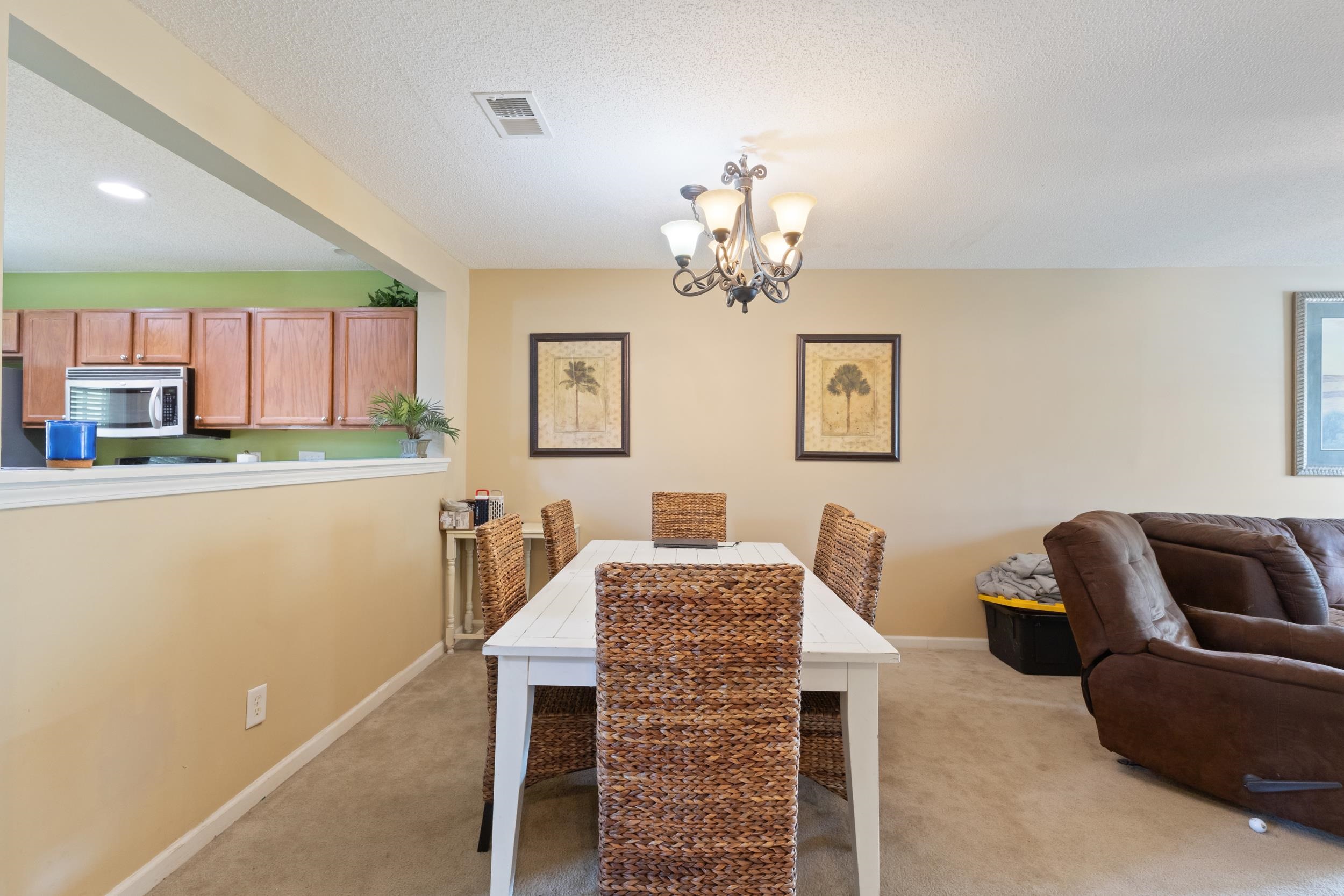 552 Uniola Dr. Property Photo 16