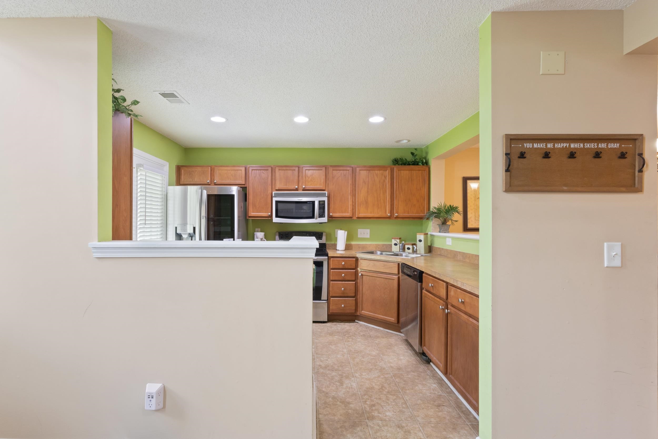 552 Uniola Dr. Property Photo 19
