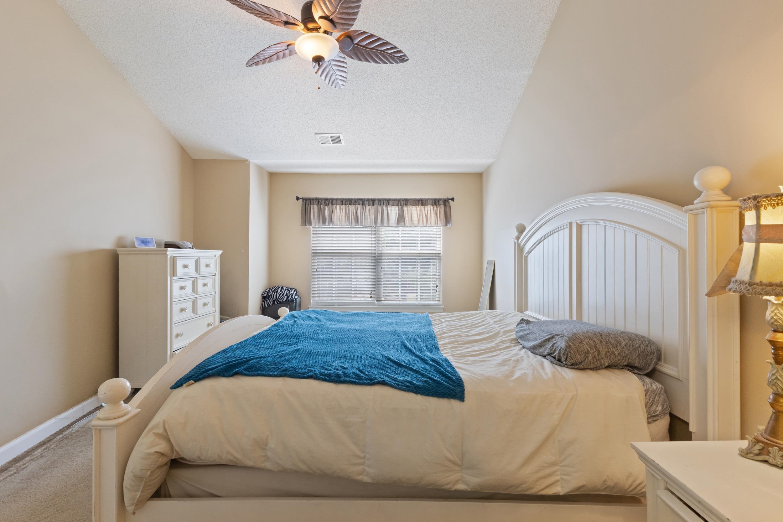 552 Uniola Dr. Property Photo 30