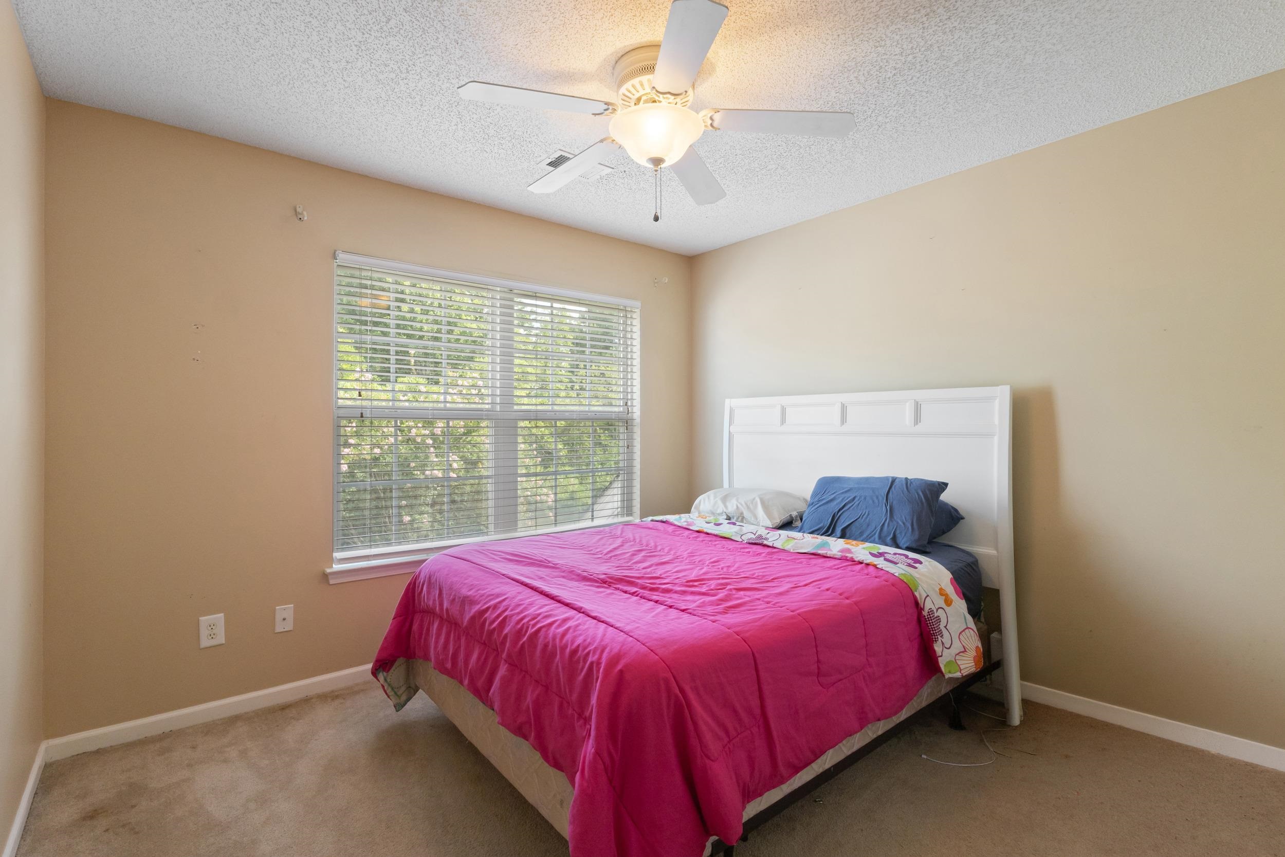 552 Uniola Dr. Property Photo 31