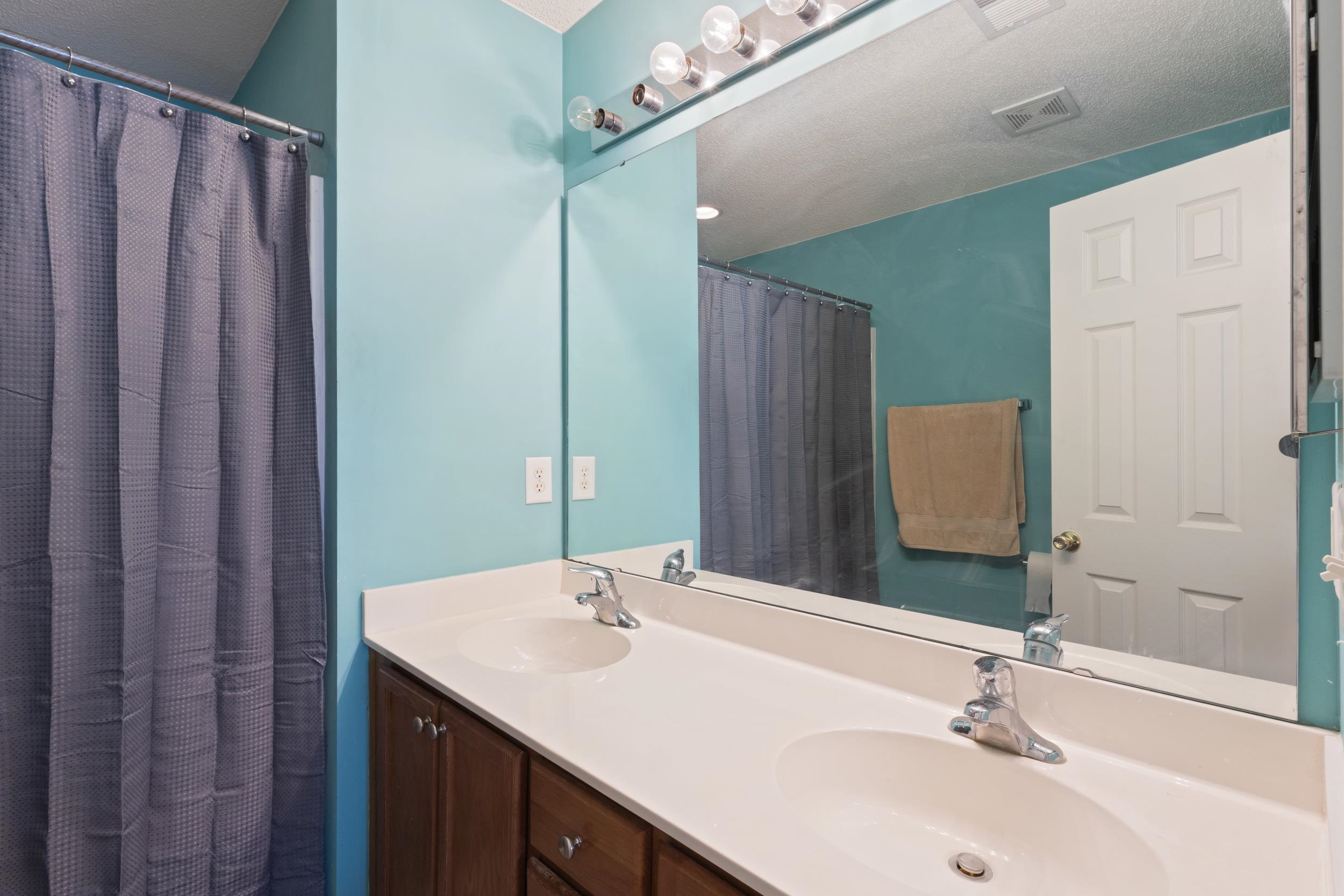 552 Uniola Dr. Property Photo 34
