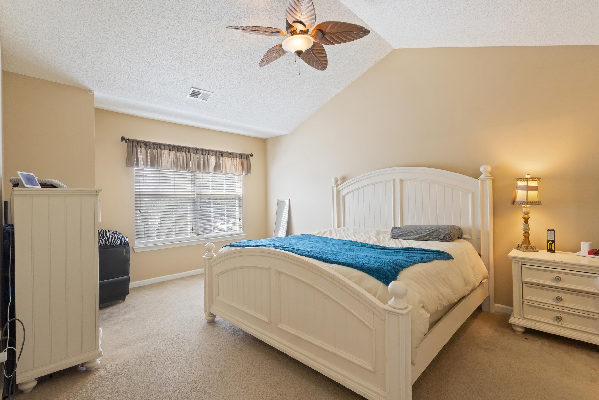 552 Uniola Dr. Property Photo 36