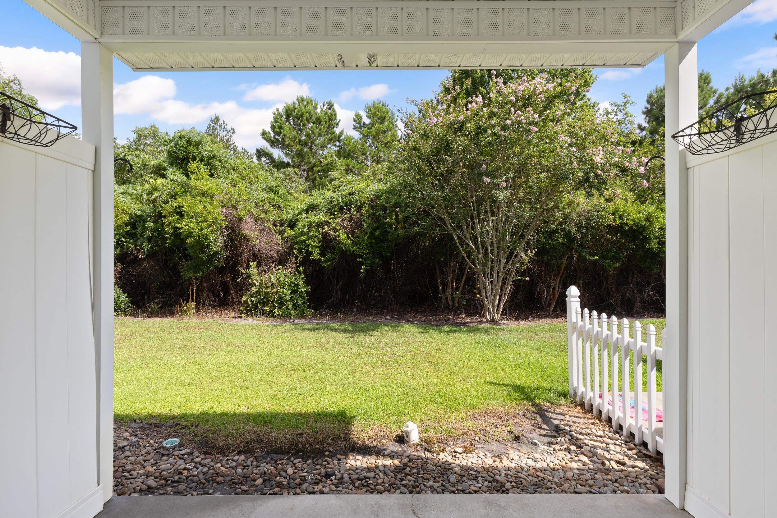 552 Uniola Dr. Property Photo 42