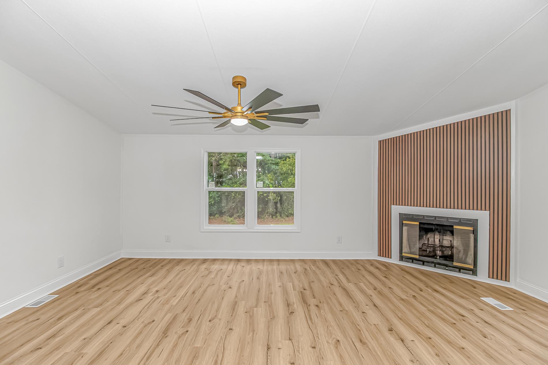 8157 Woodland Dr. Property Photo 16