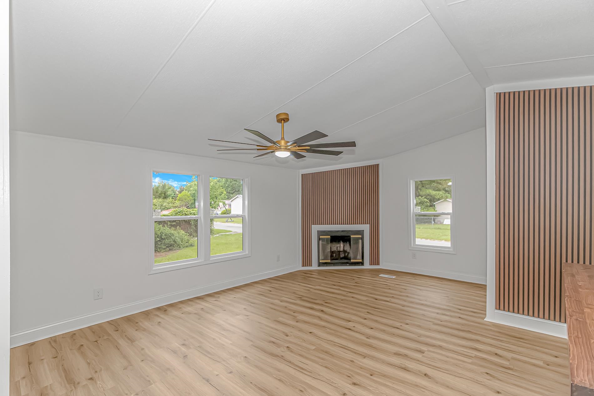 8157 Woodland Dr. Property Photo 17