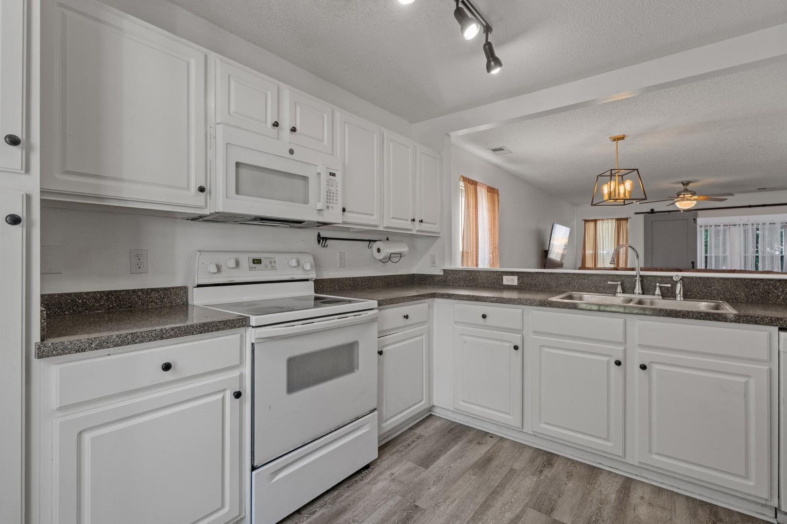 121 Bellegrove Dr. Property Photo 17