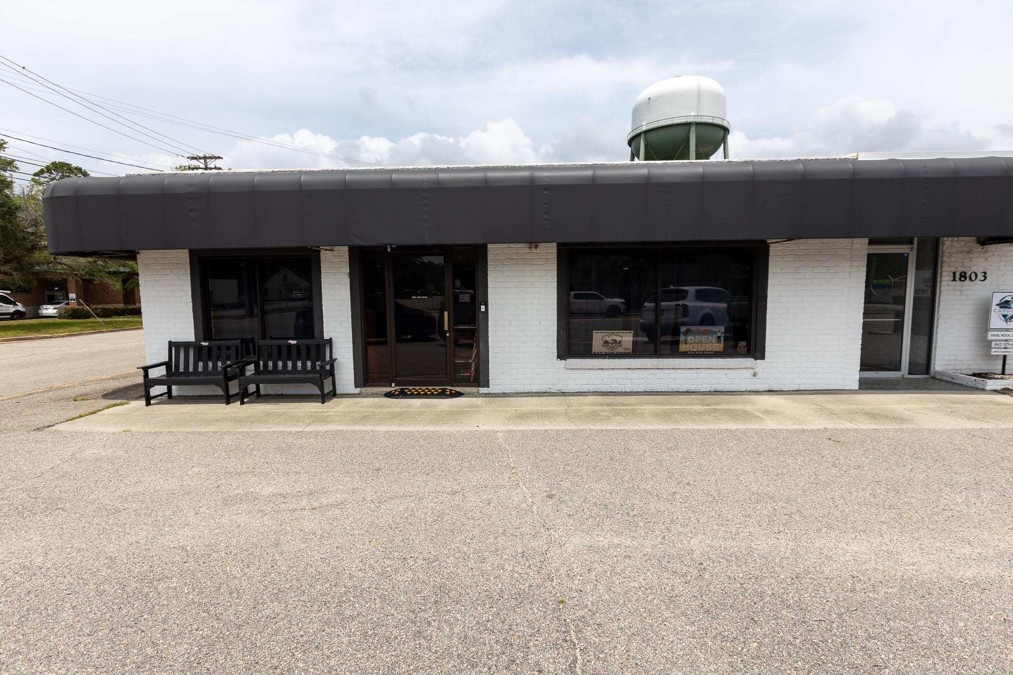 1803 N Oak St. Property Photo 1