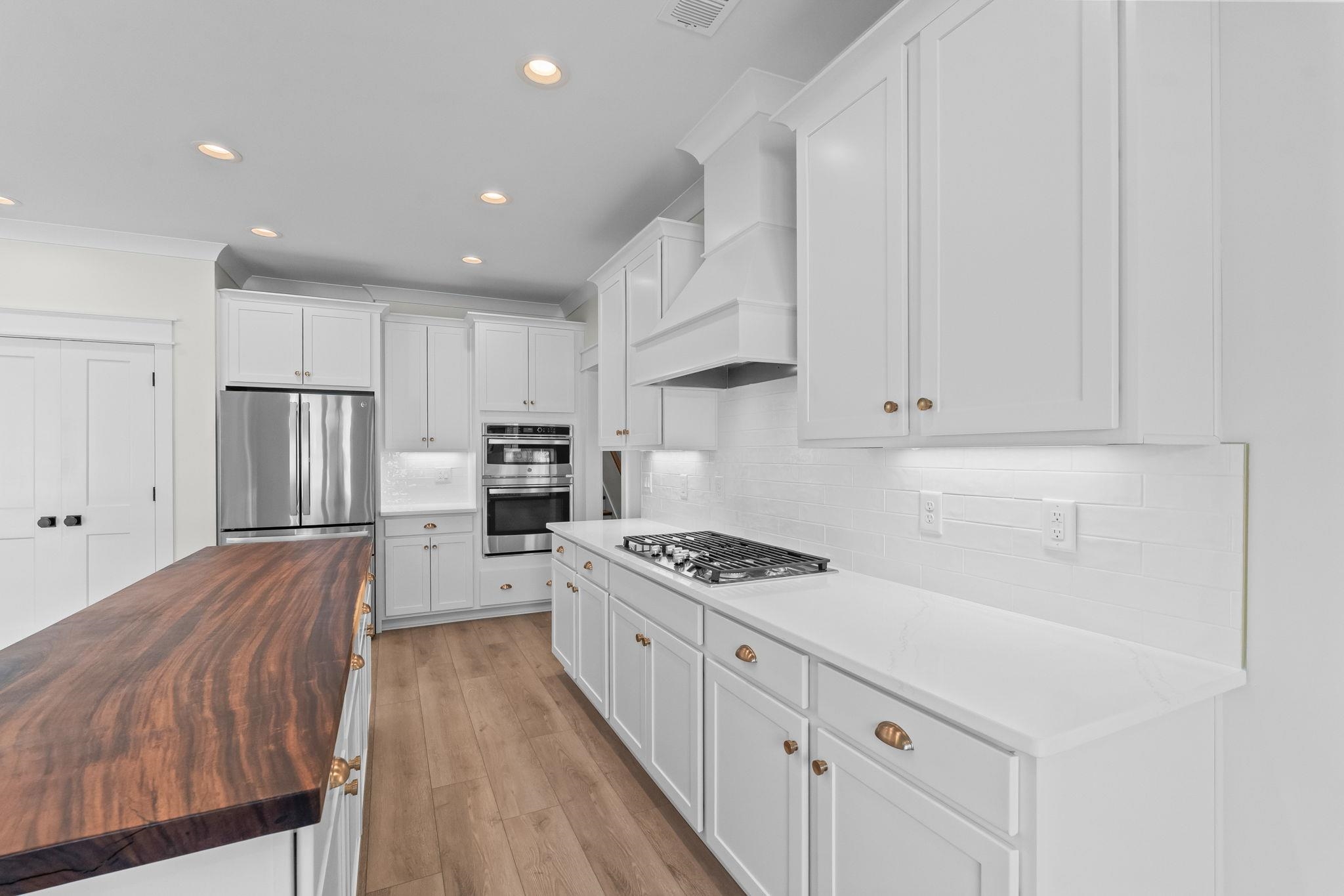 2836 Mcleod Ln. Property Photo 12