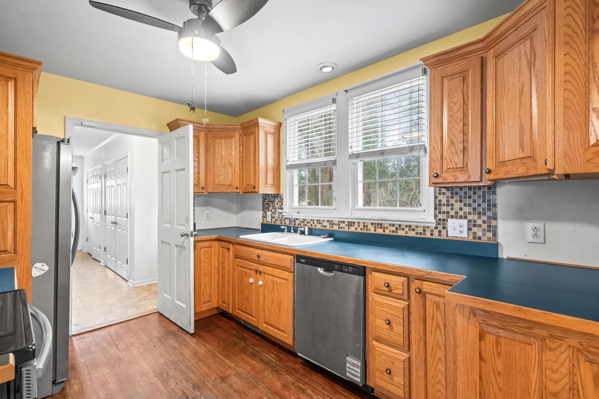 102 Sandwall Dr. Property Photo 15