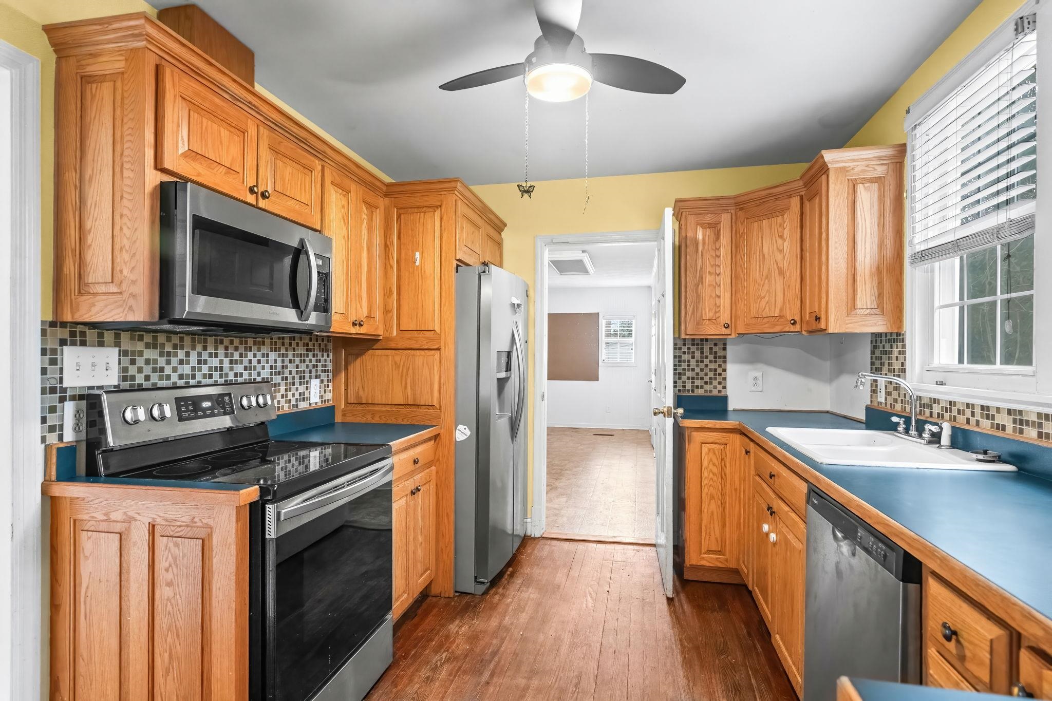 102 Sandwall Dr. Property Photo 16