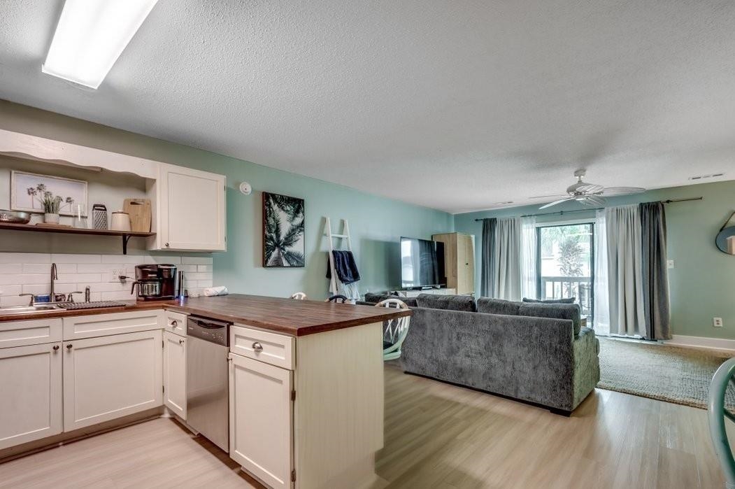 1860 Auburn Ln. Property Photo 6