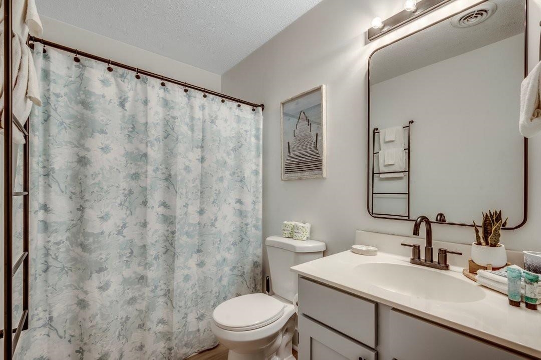 1860 Auburn Ln. Property Photo 21