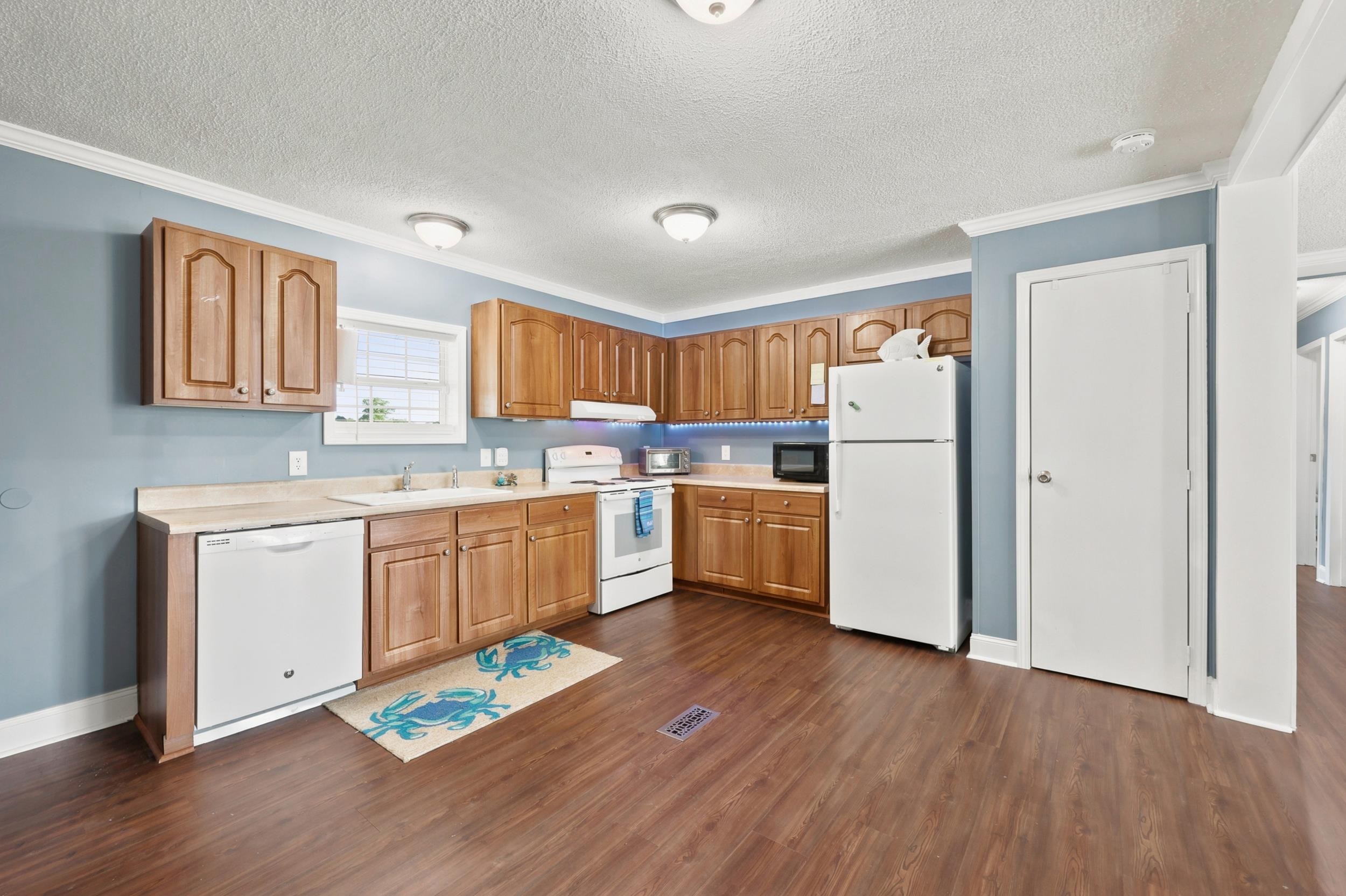 811 Waterway Dr. Property Photo 2