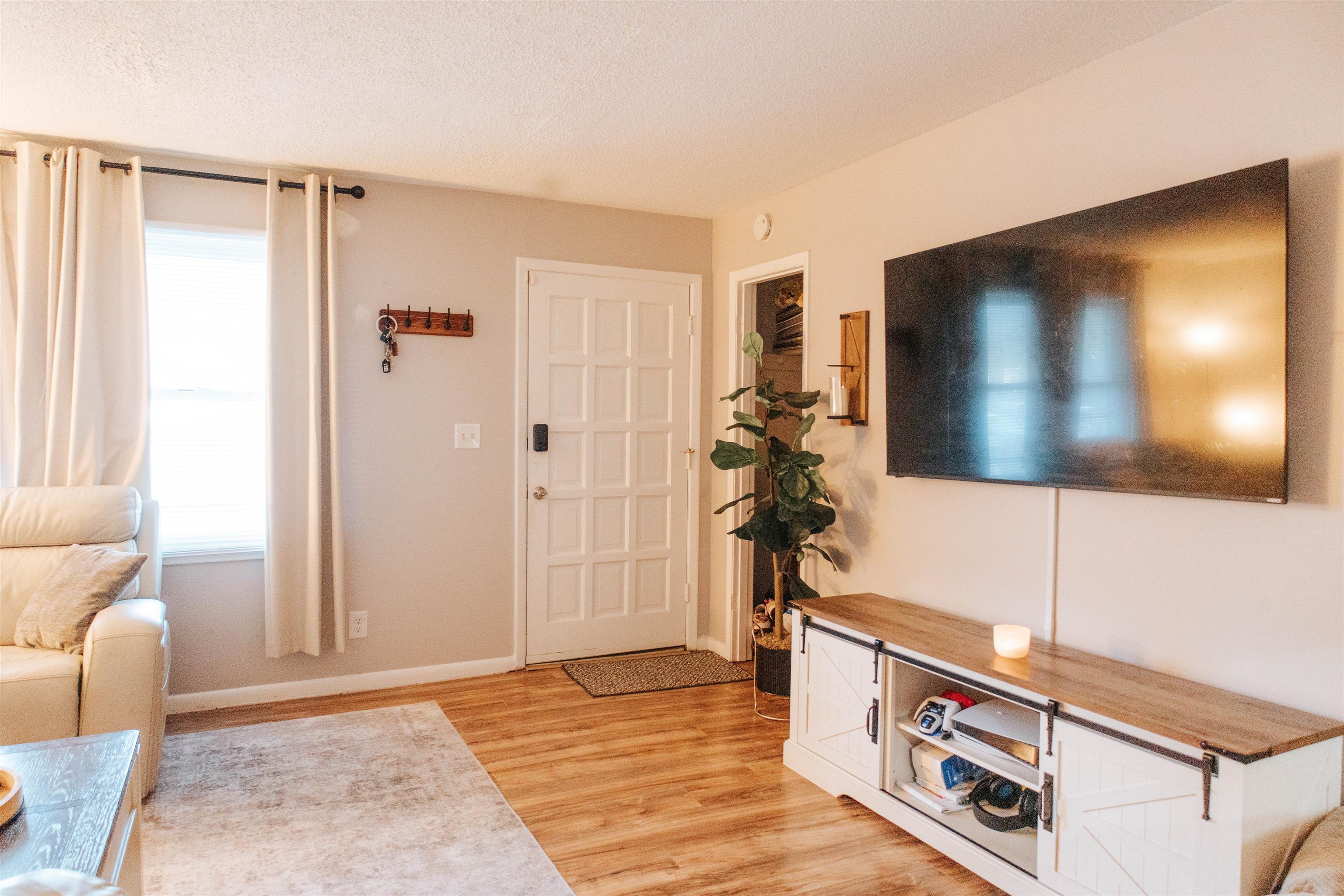 1298 Forestbrook Rd. Property Photo 3