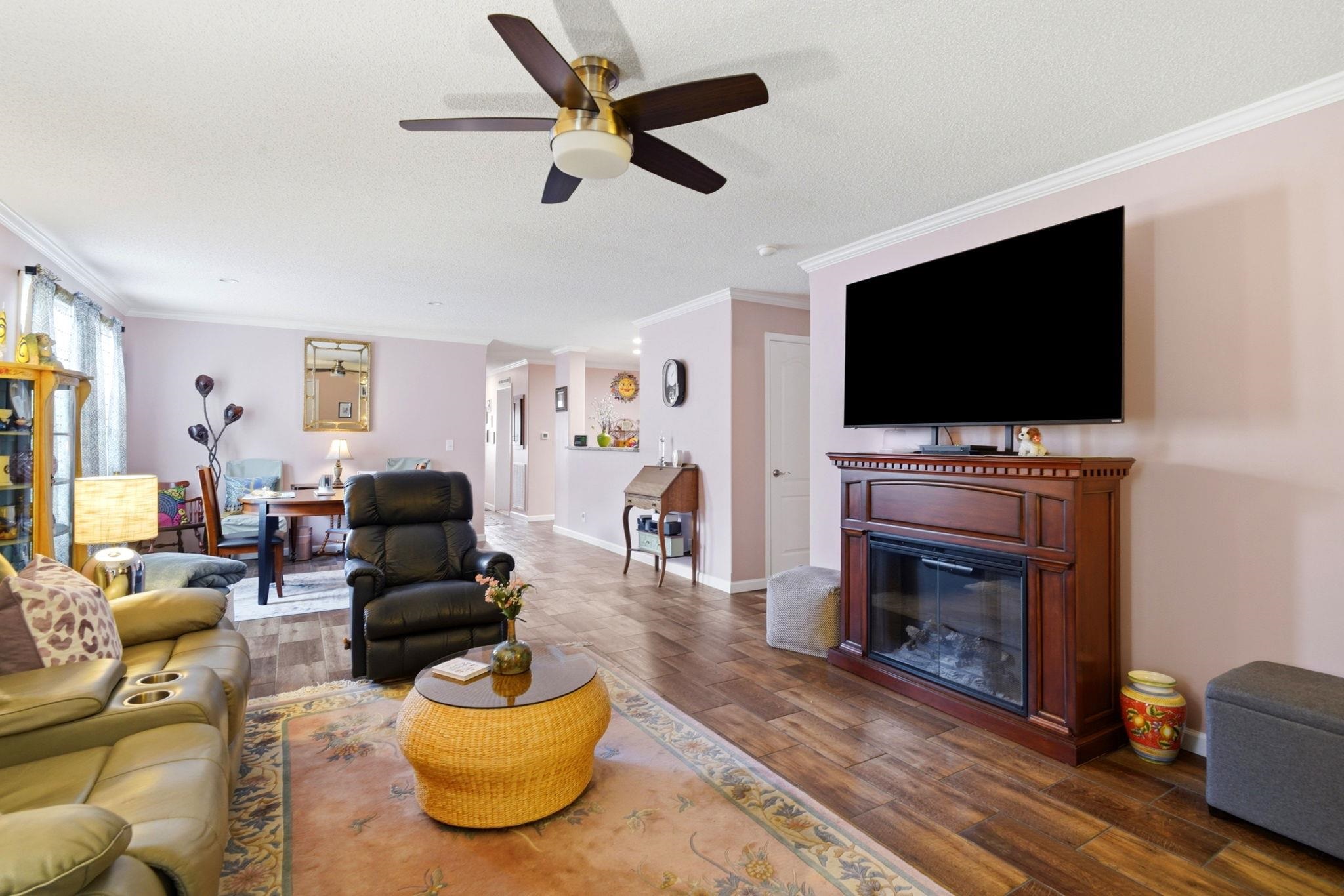 2039 Eastlynn Dr. Property Photo 9