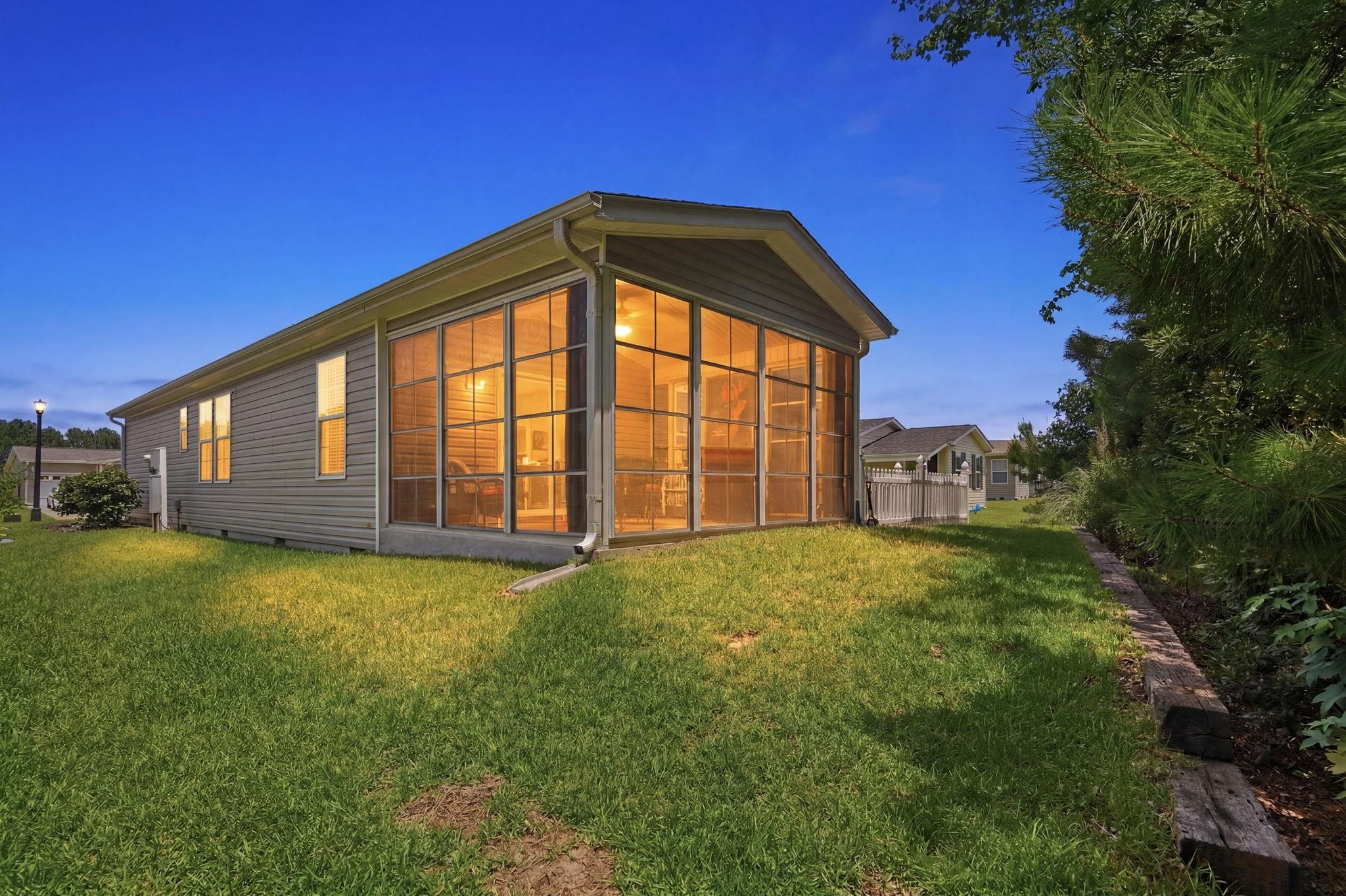 2039 Eastlynn Dr. Property Photo 27