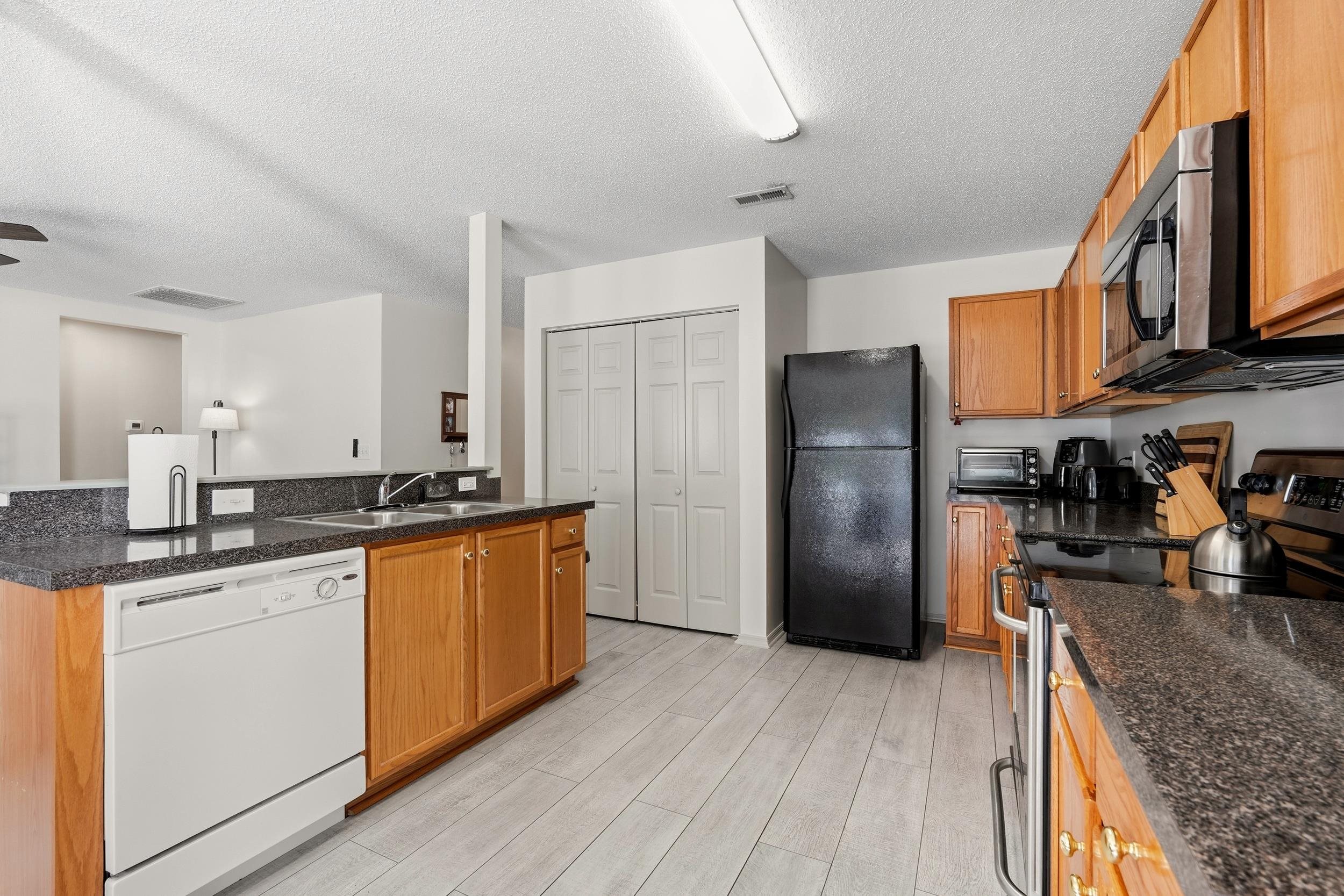 3081 Regency Oak Dr. Property Photo 5