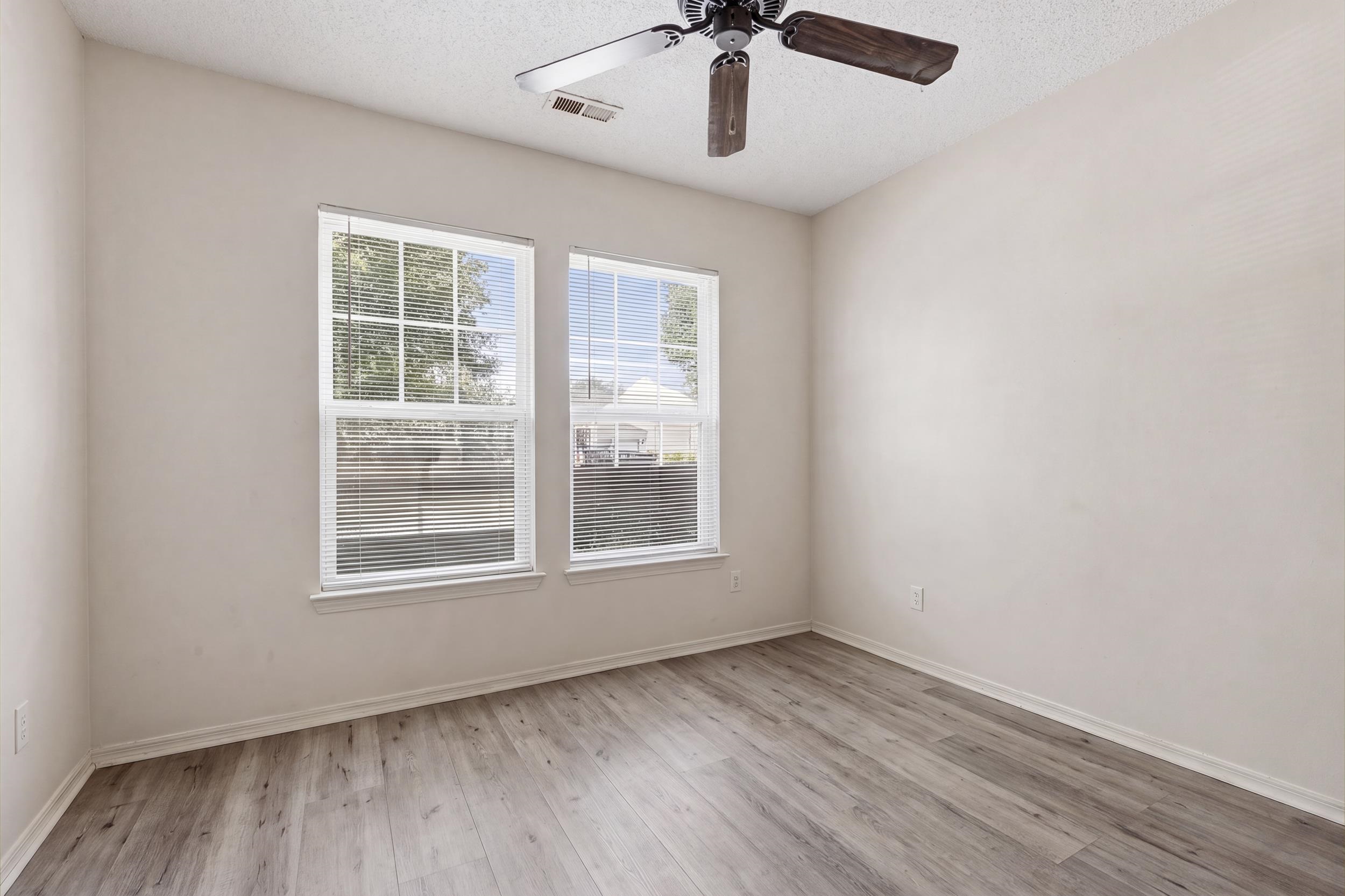 3081 Regency Oak Dr. Property Photo 11