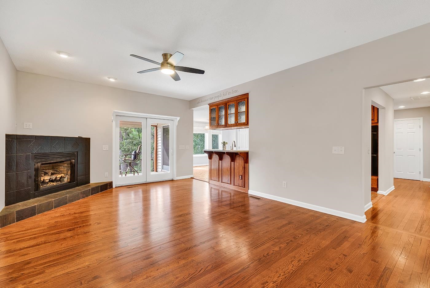 1870 Gray Oaks Dr. Property Photo 3