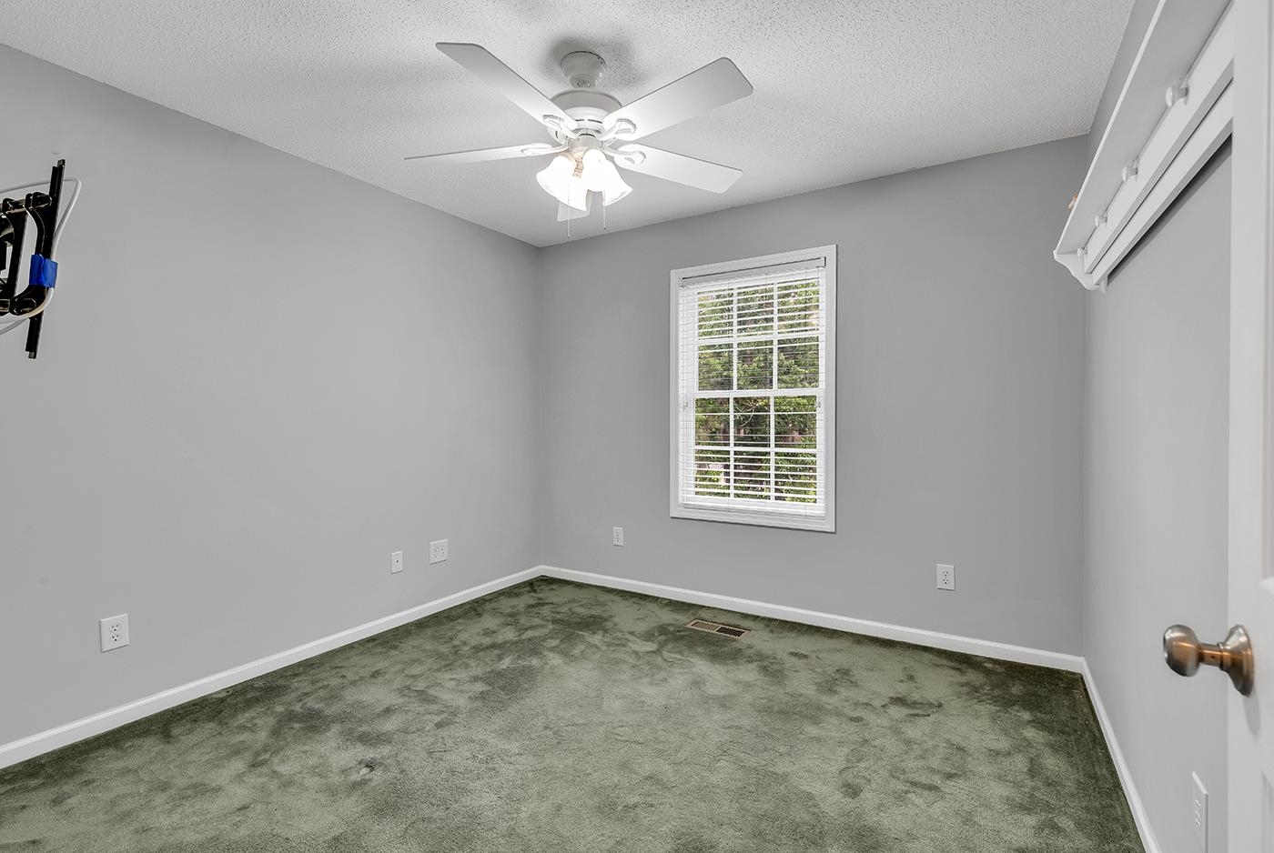 1870 Gray Oaks Dr. Property Photo 26
