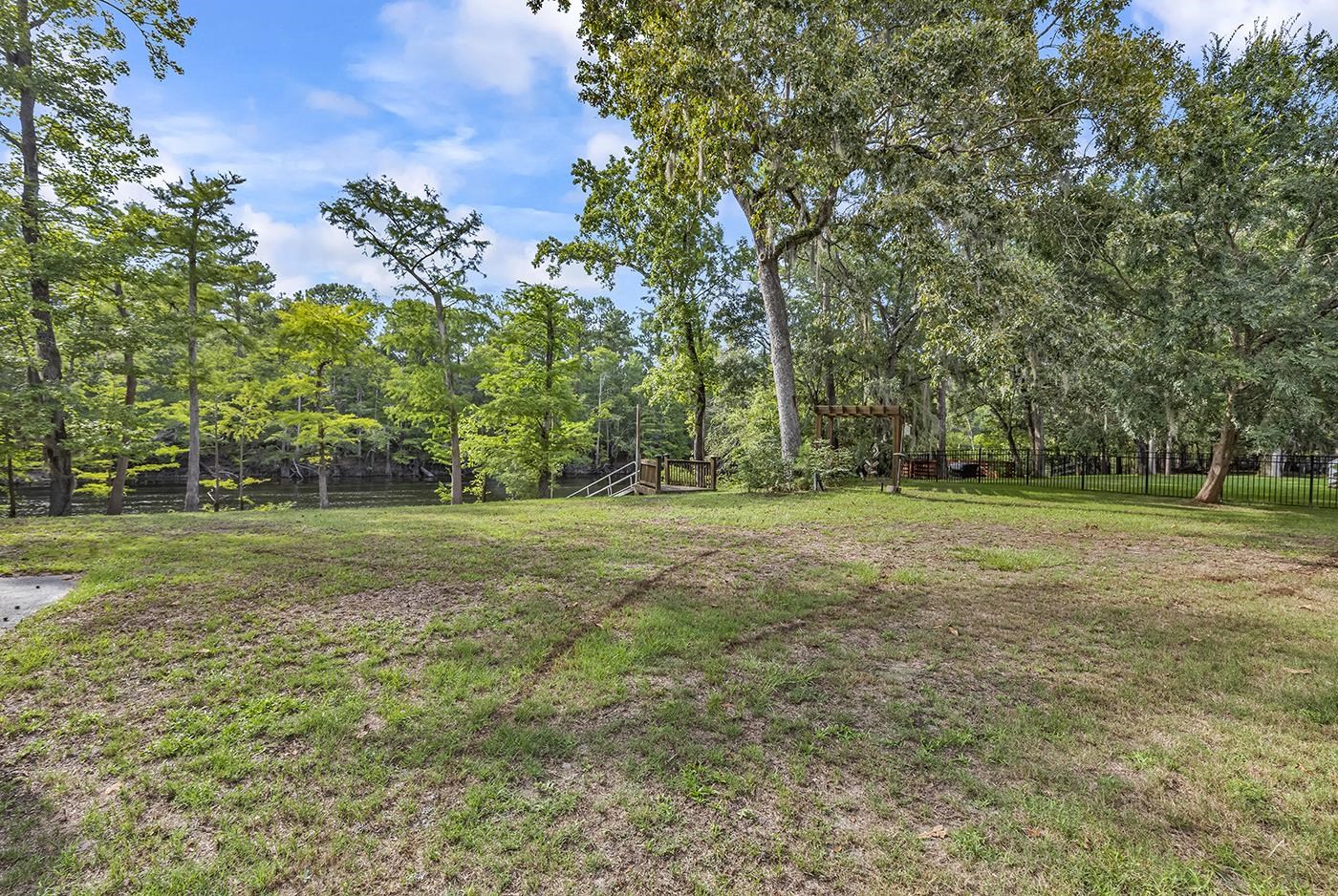 1870 Gray Oaks Dr. Property Photo 45