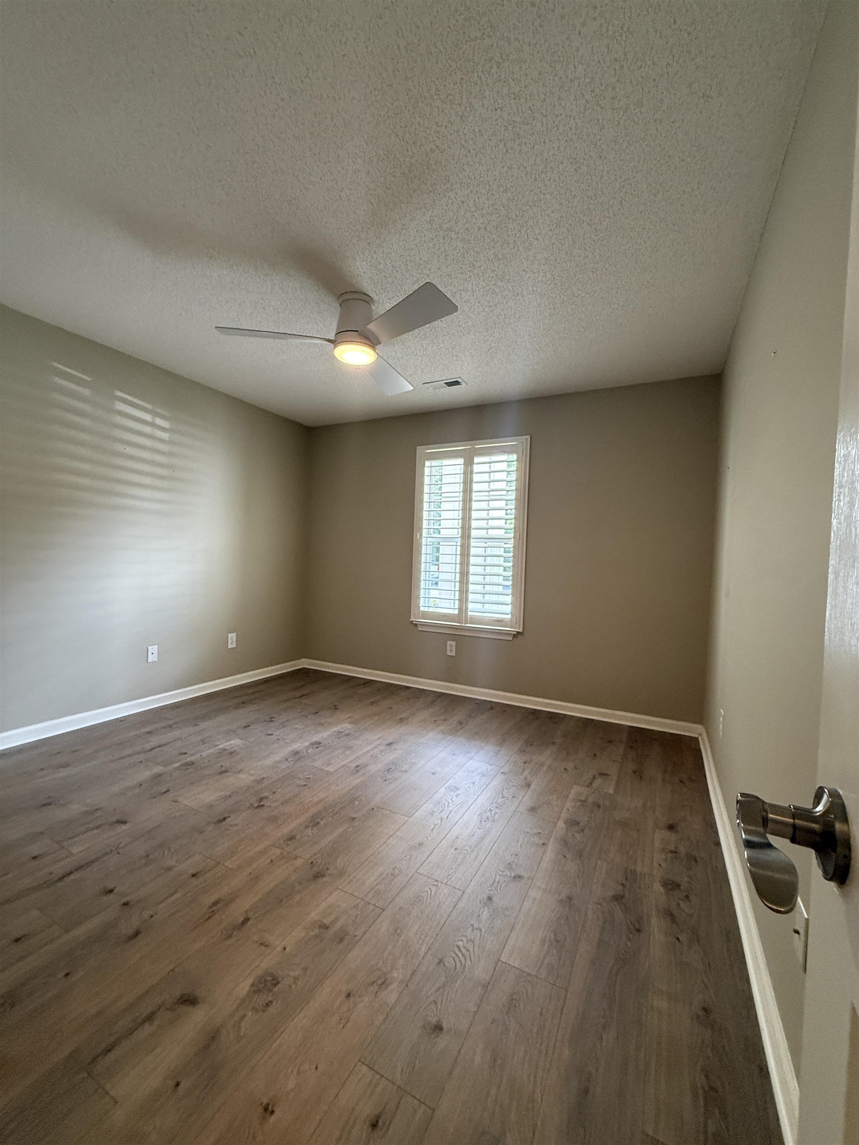 643 Woodmore Dr. Property Photo 8