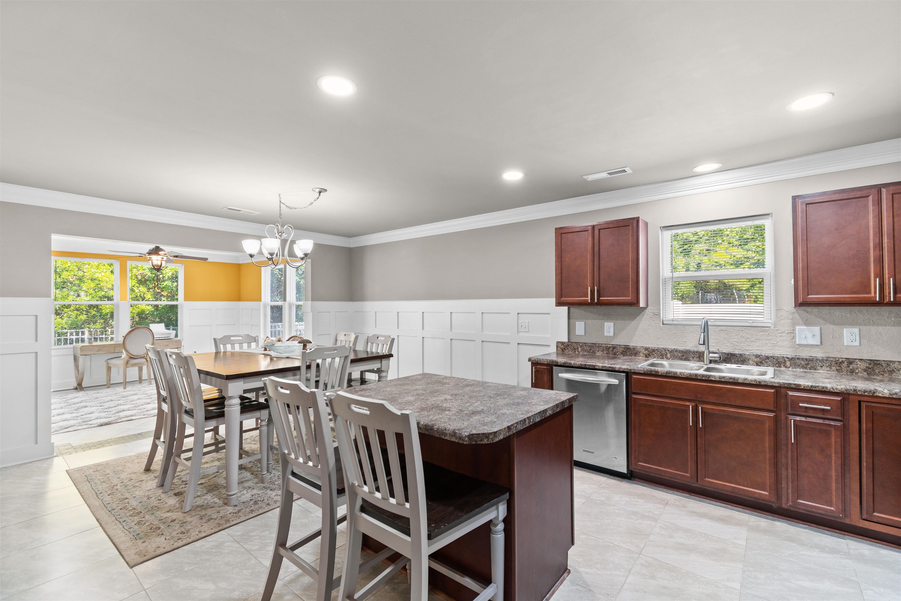 200 Davis Ct. Property Photo 10