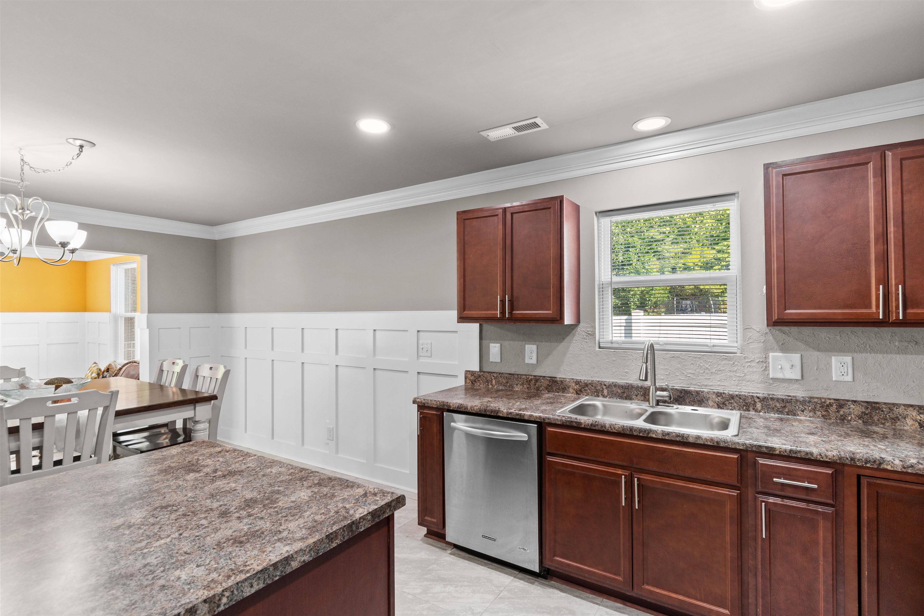 200 Davis Ct. Property Photo 11