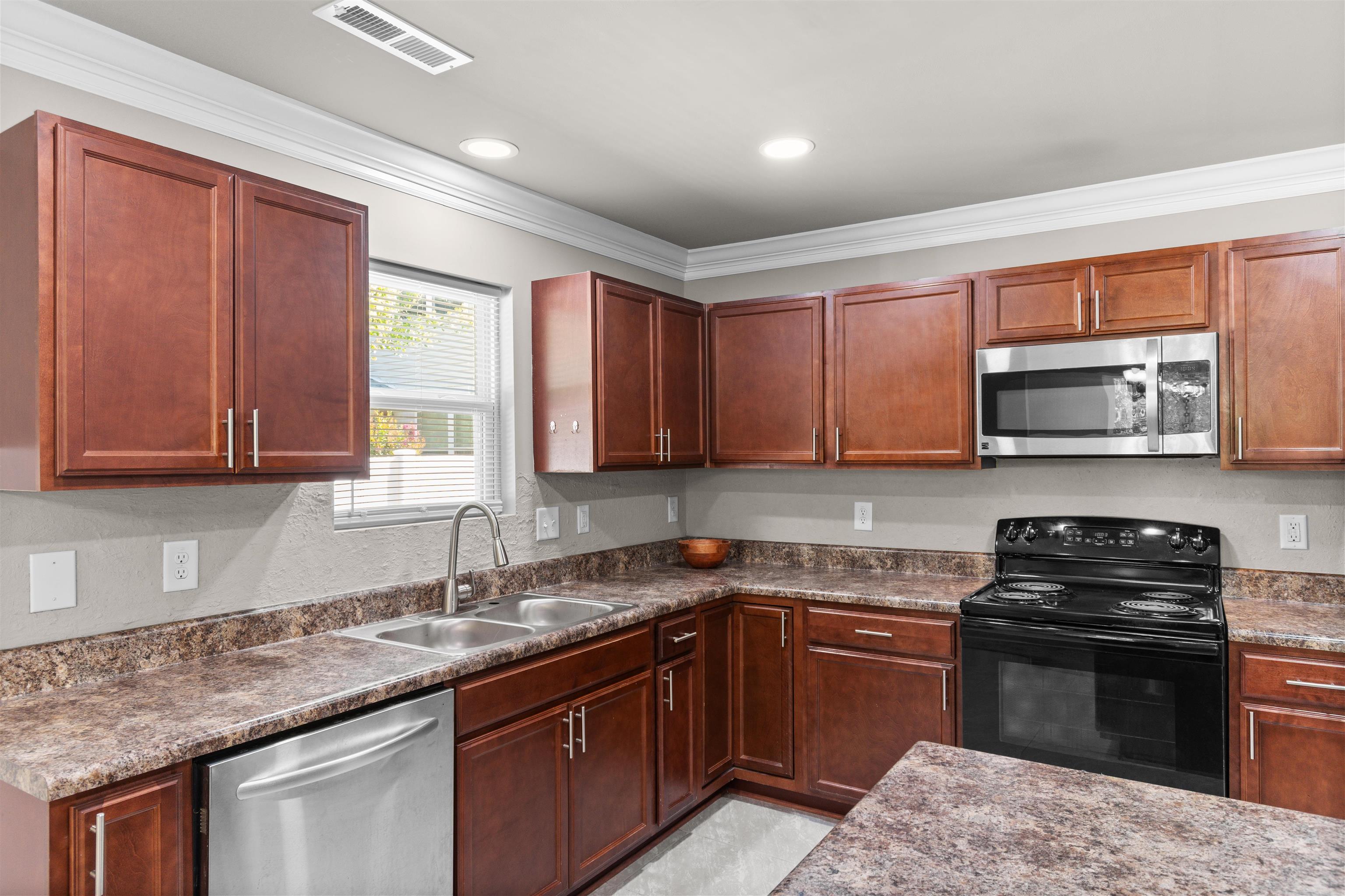 200 Davis Ct. Property Photo 12