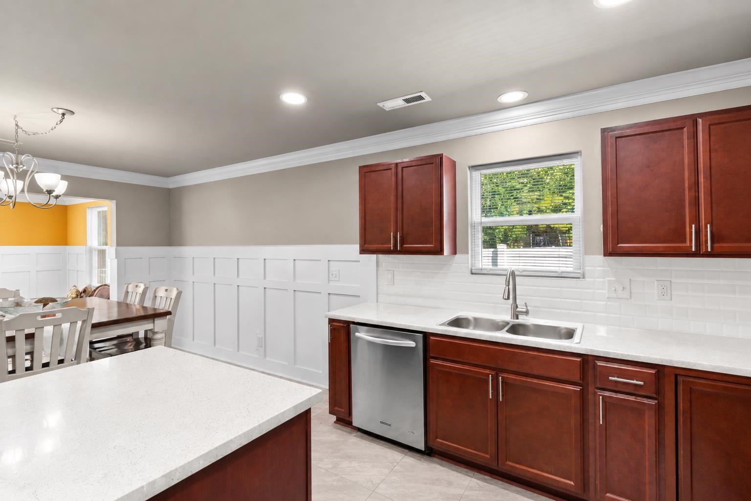 200 Davis Ct. Property Photo 12