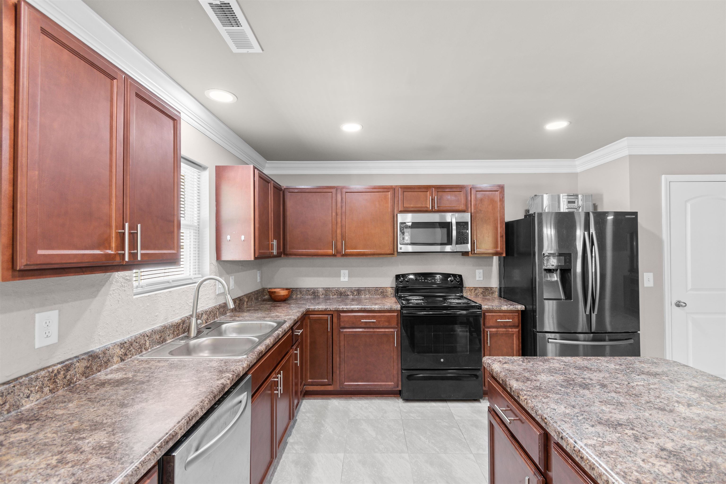 200 Davis Ct. Property Photo 13