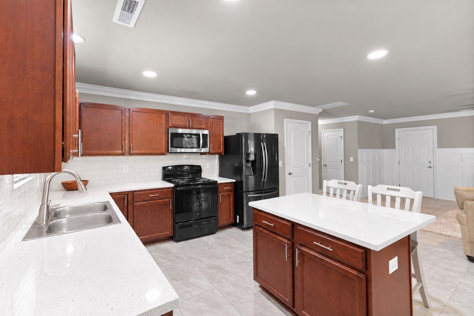 200 Davis Ct. Property Photo 13