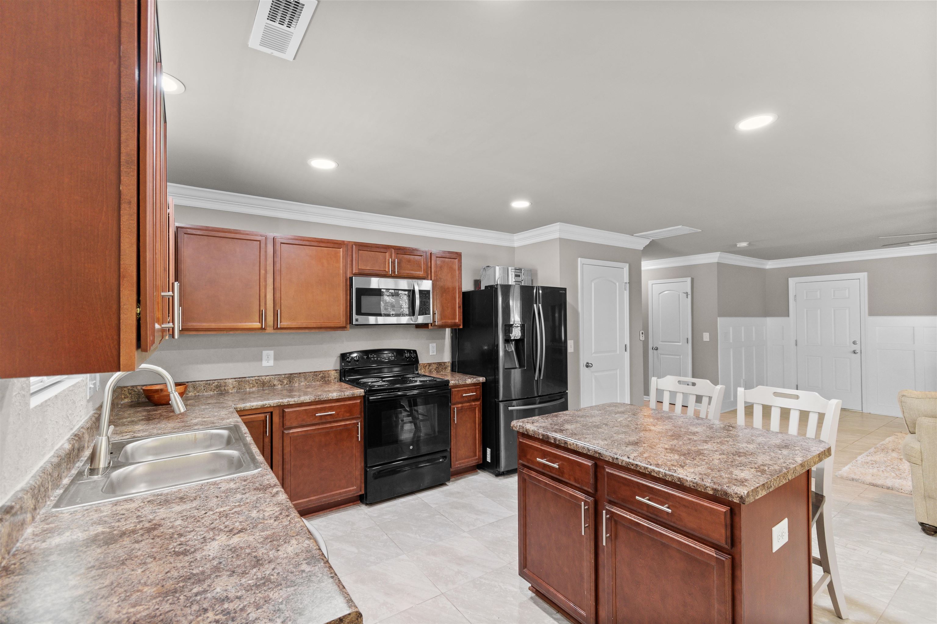 200 Davis Ct. Property Photo 14