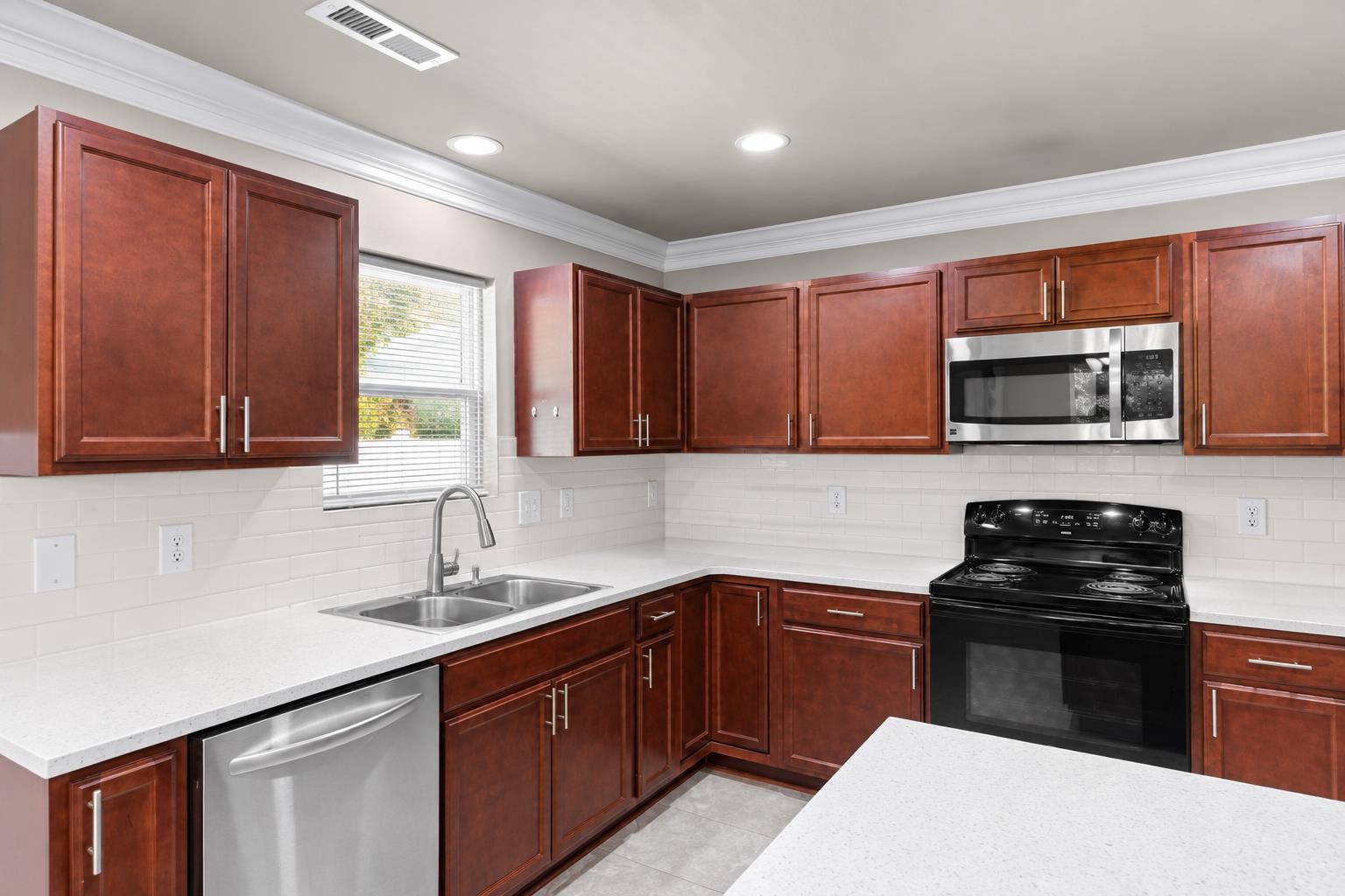 200 Davis Ct. Property Photo 14