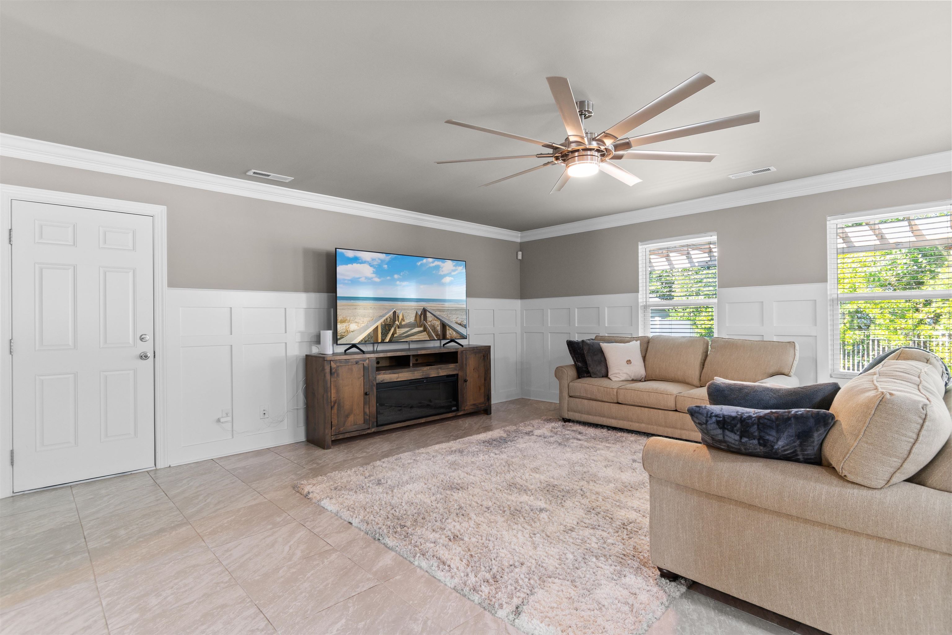 200 Davis Ct. Property Photo 17
