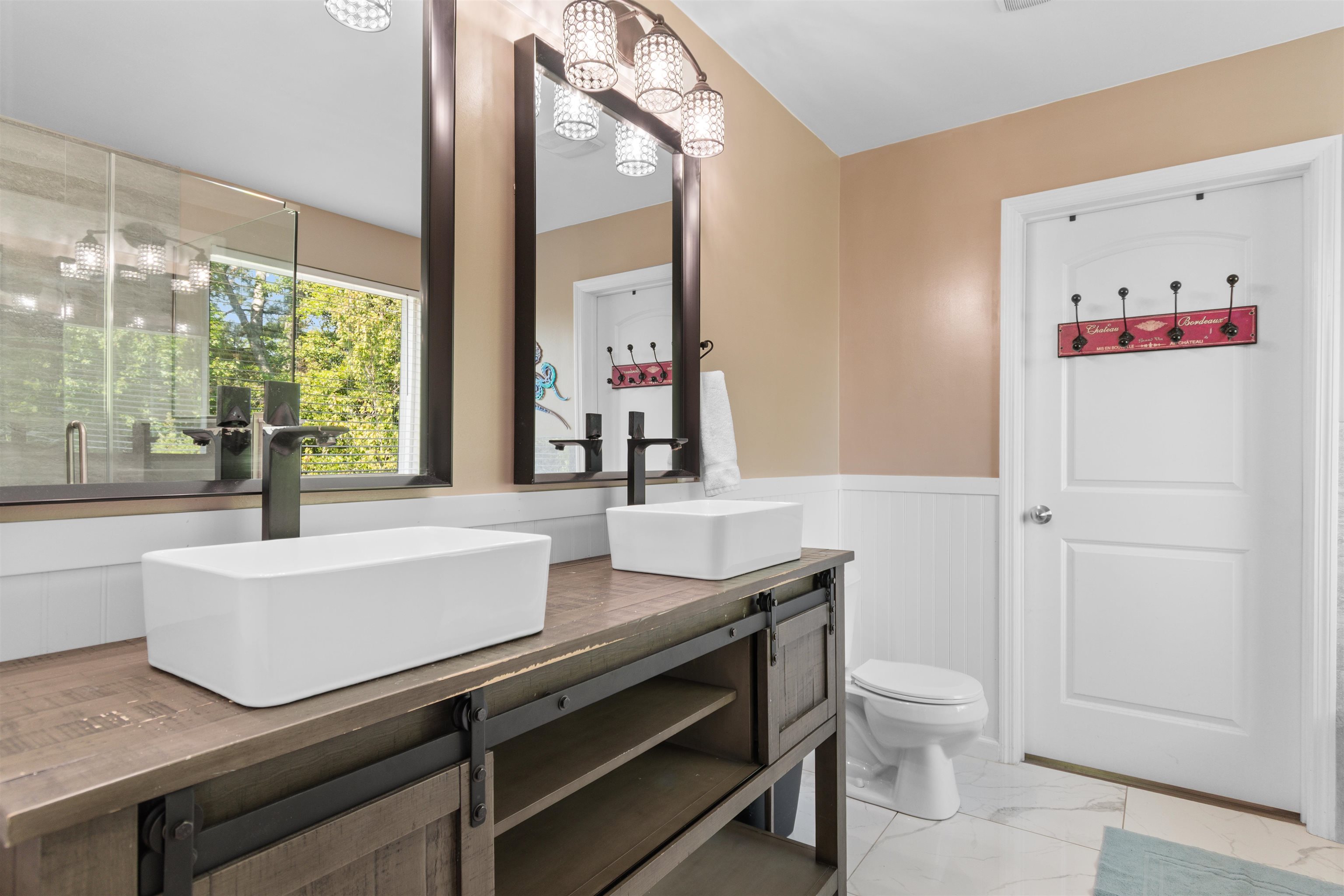 200 Davis Ct. Property Photo 24