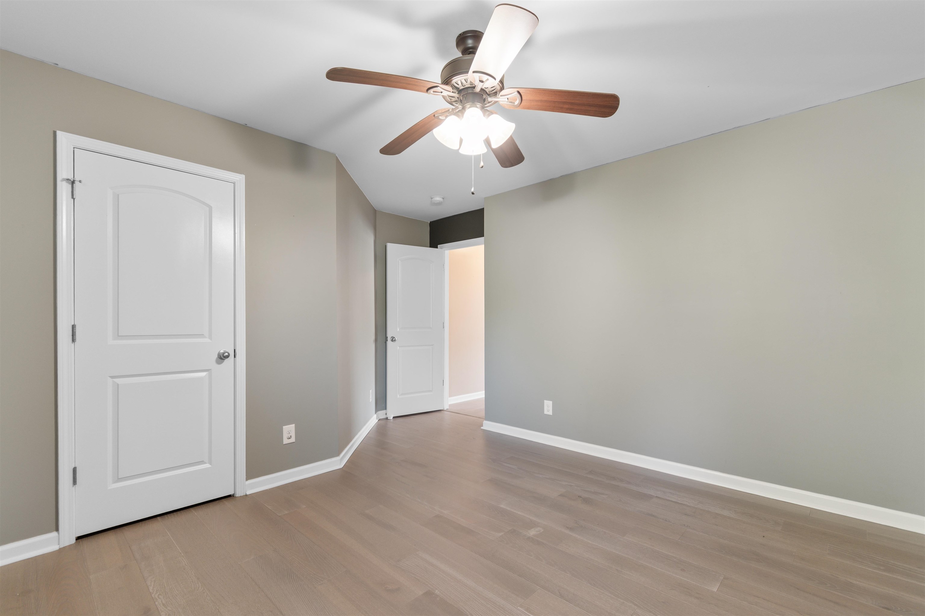 200 Davis Ct. Property Photo 35