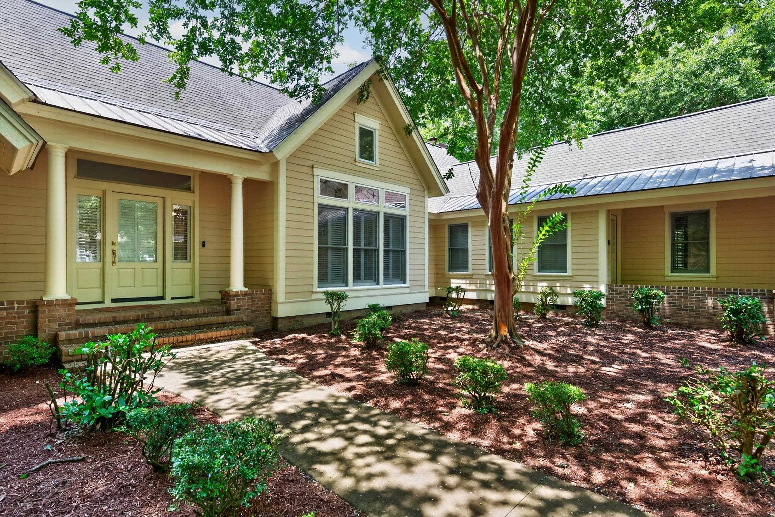 222 Old Carriage Loop Property Photo 3