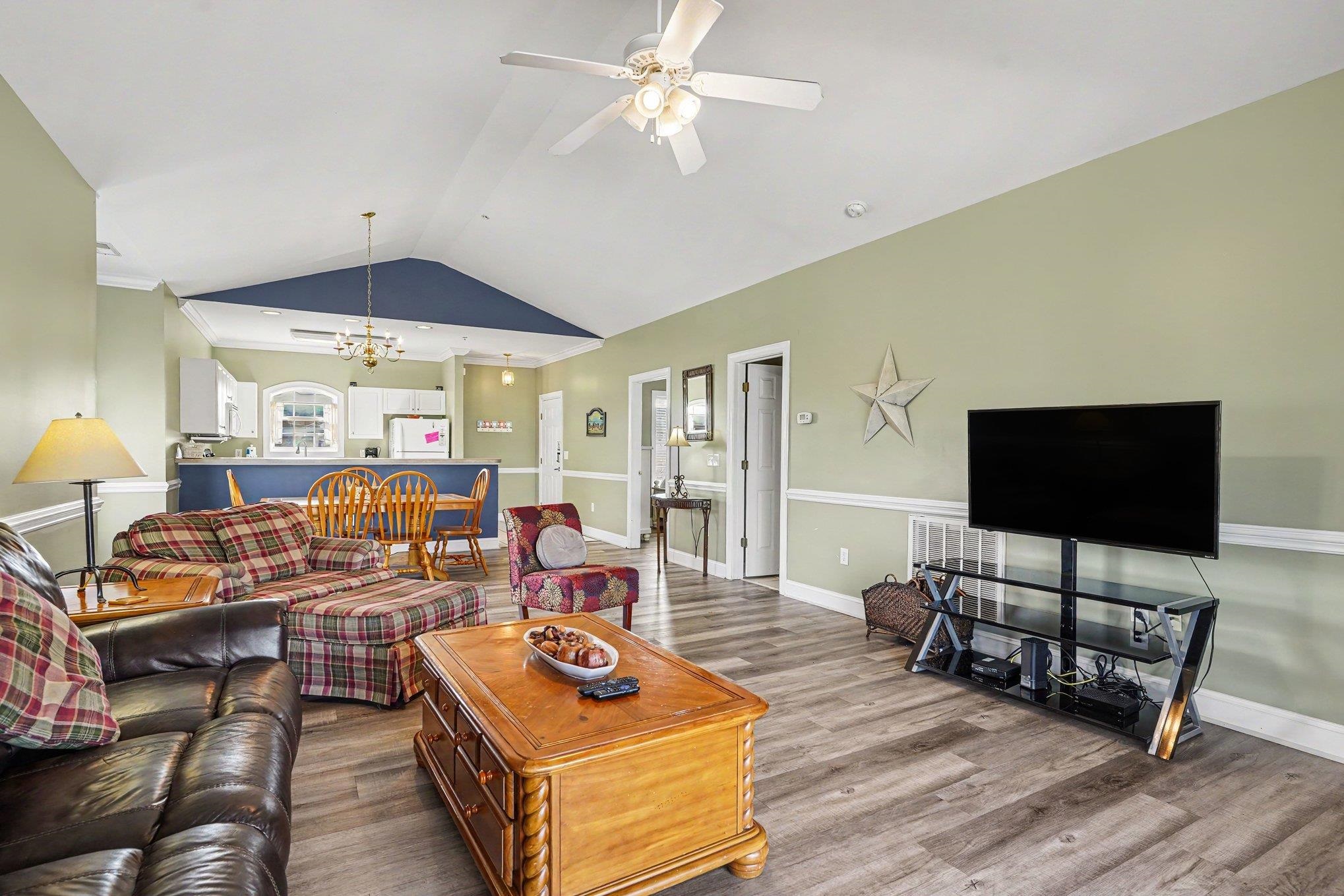 4878 Dahlia Ct. Property Photo 4