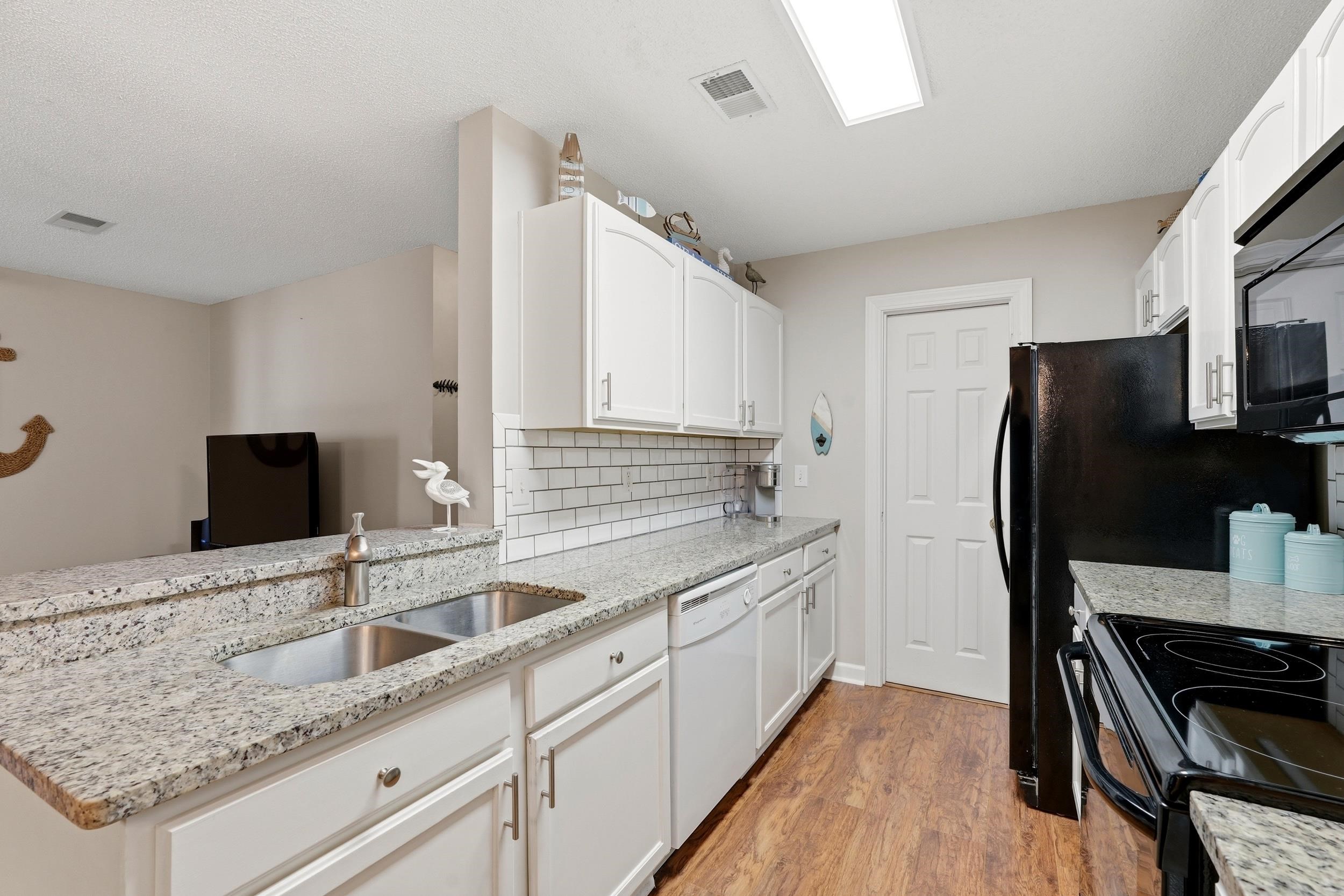 4305 Lotus Ct. Property Photo 4