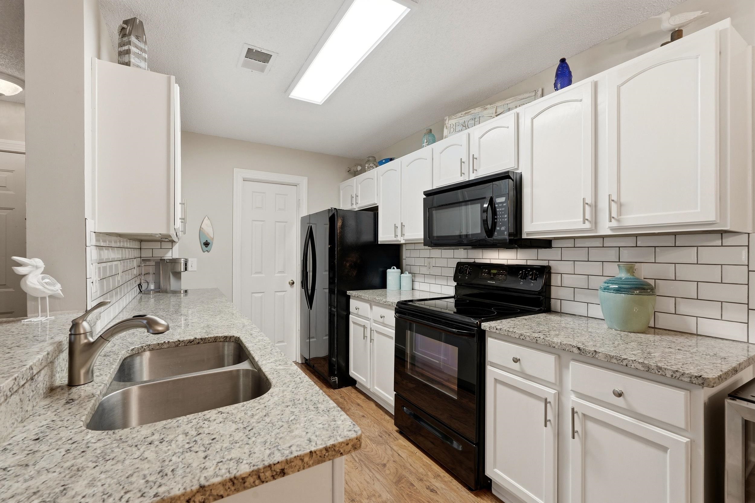 4305 Lotus Ct. Property Photo 5