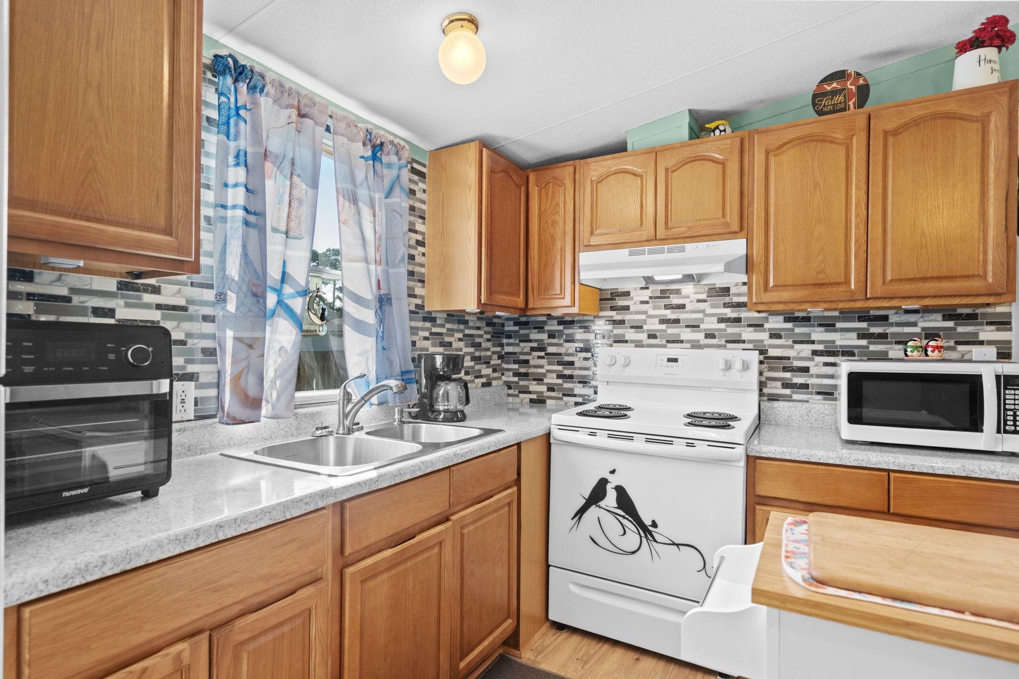 3254 Lyndon Dr. Property Photo 18
