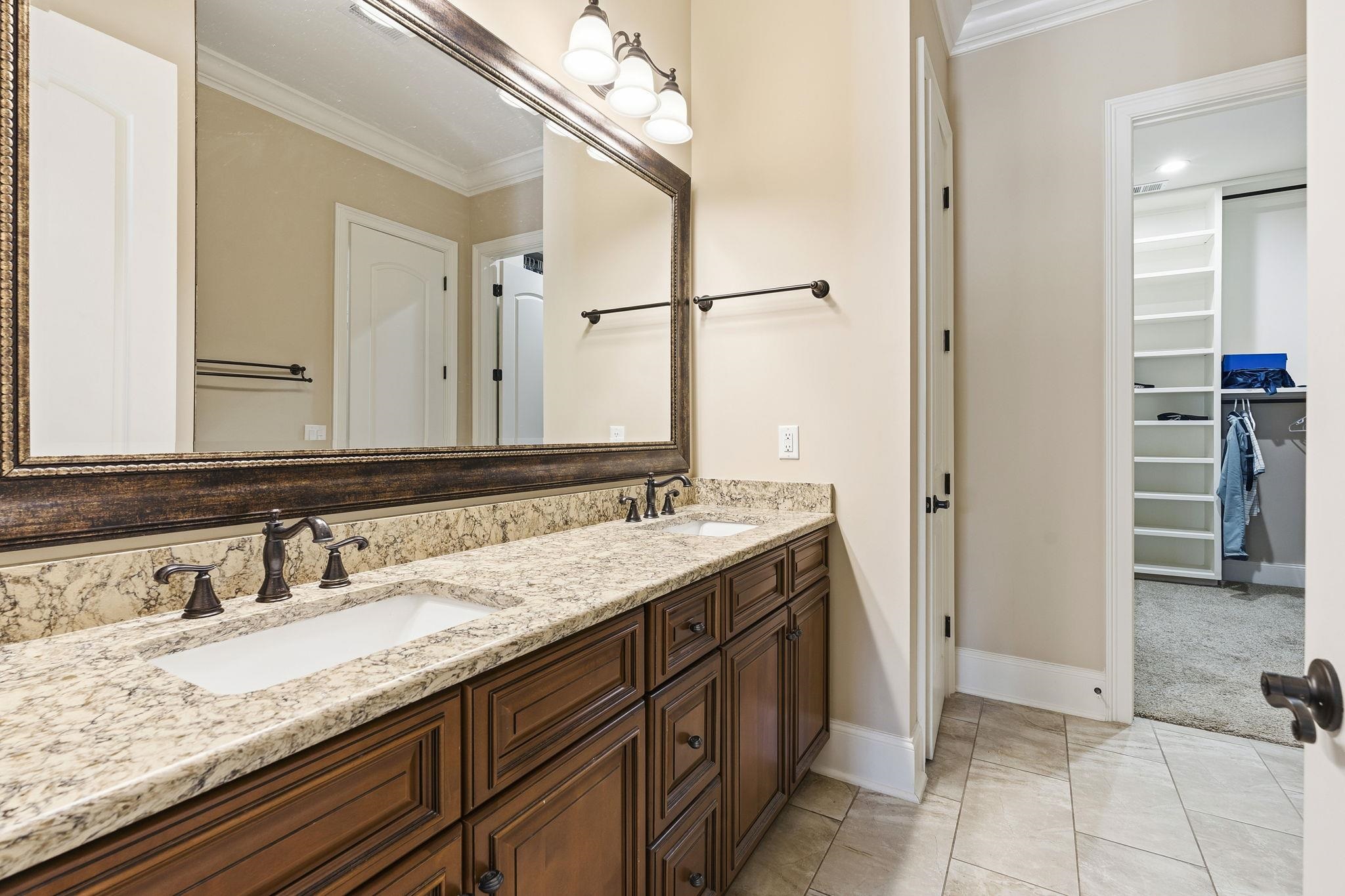 909 Bluffview Dr. Property Photo 26