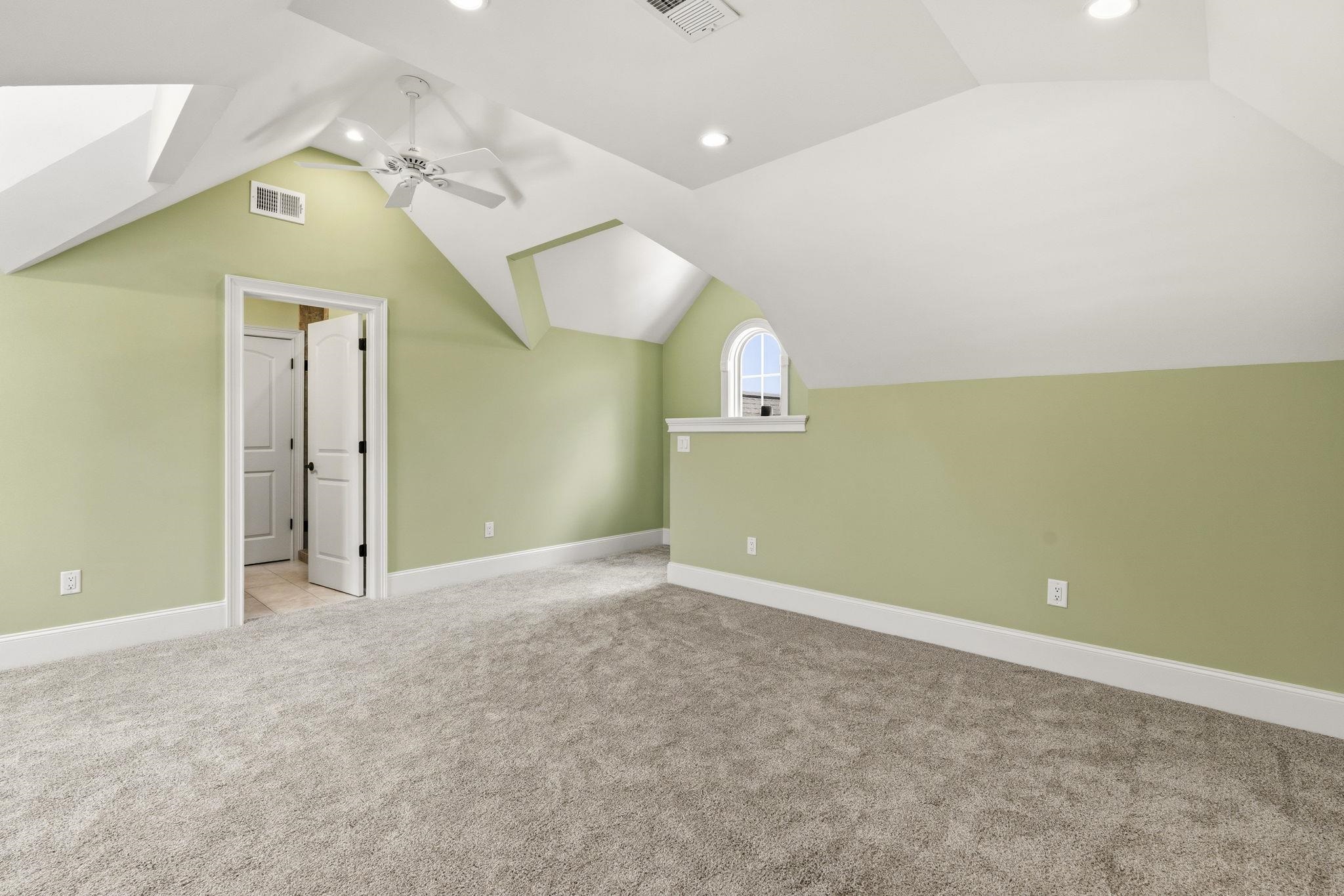 909 Bluffview Dr. Property Photo 57
